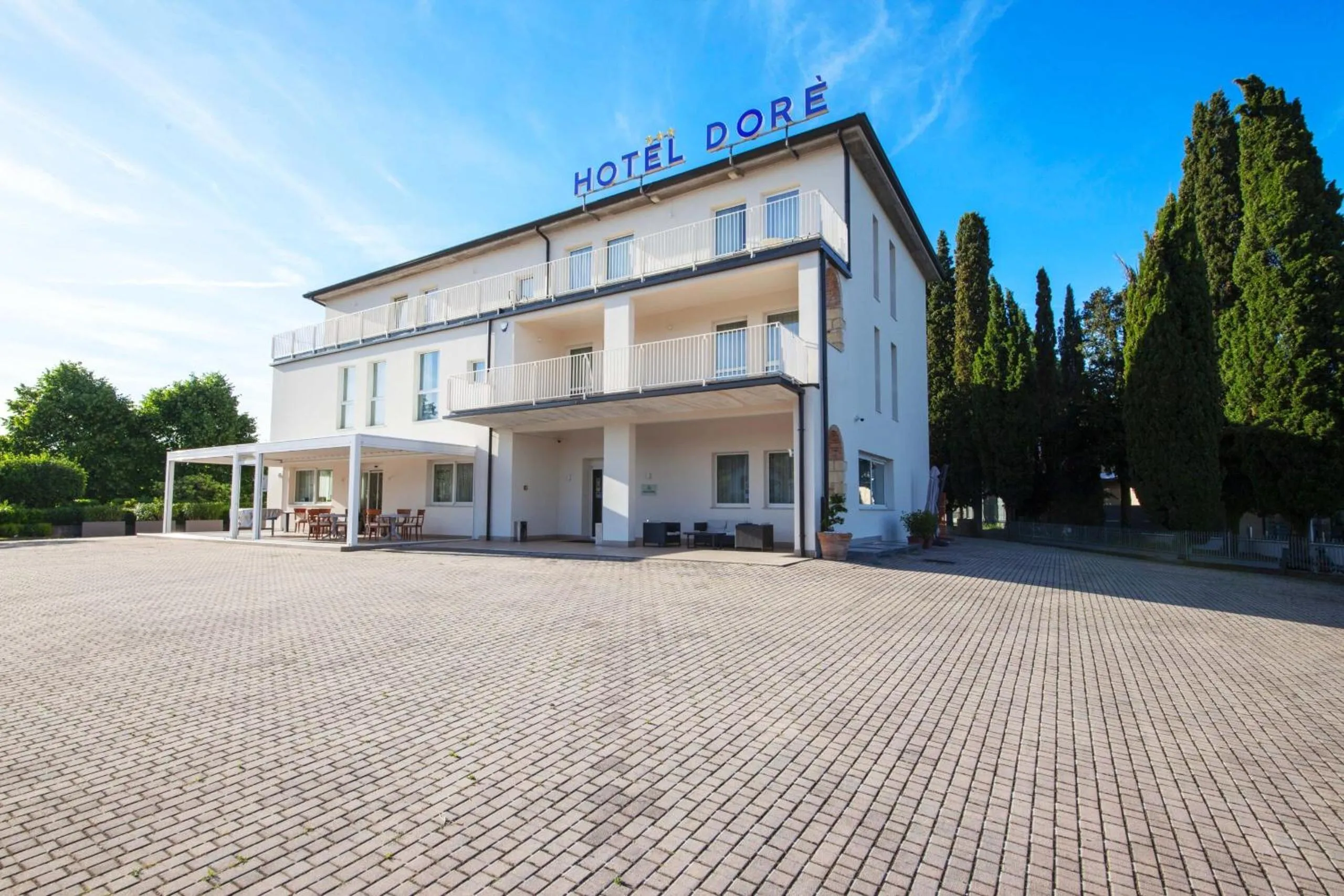 Property building in Hotel Dorè