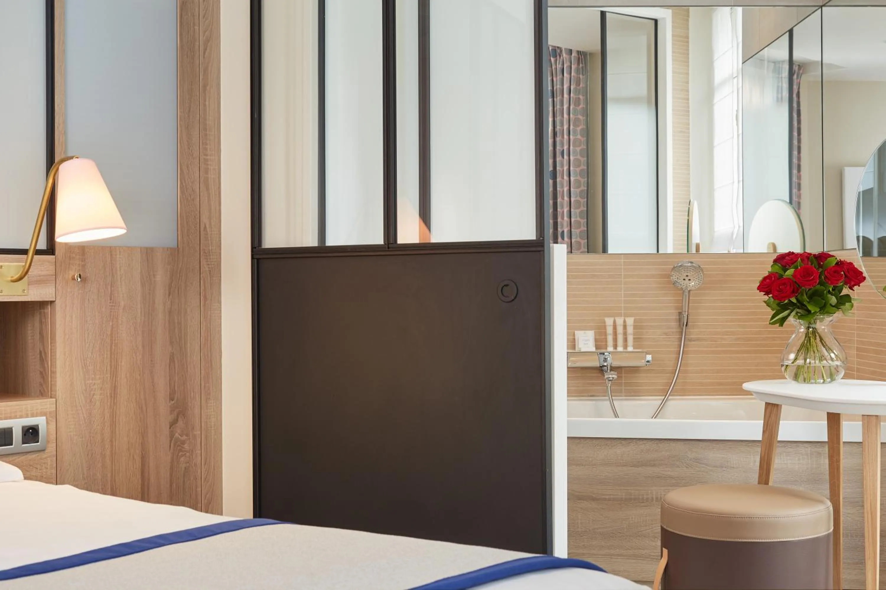 Bed in Hôtel de Sévigné