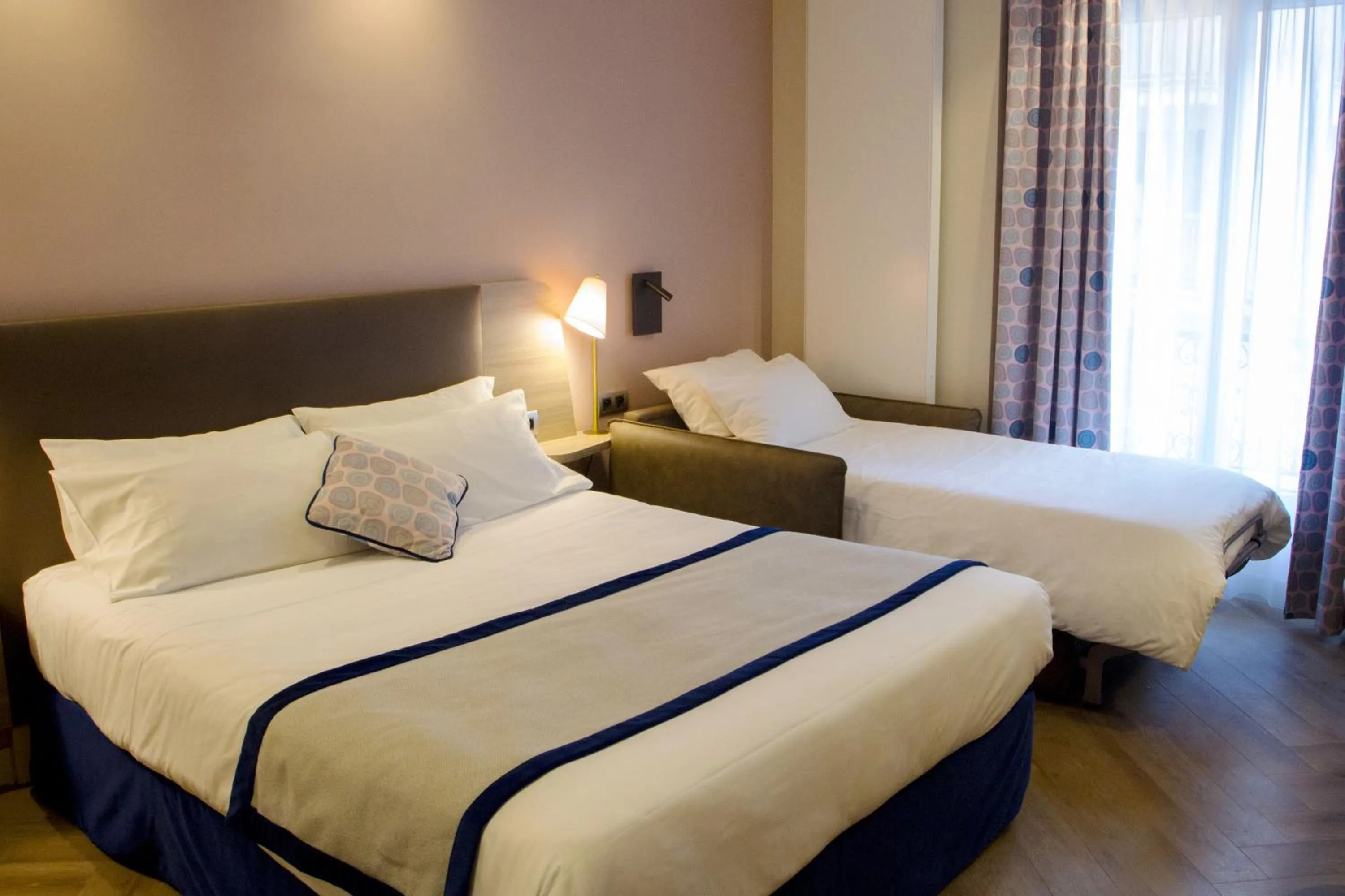 Bed in Hôtel de Sévigné