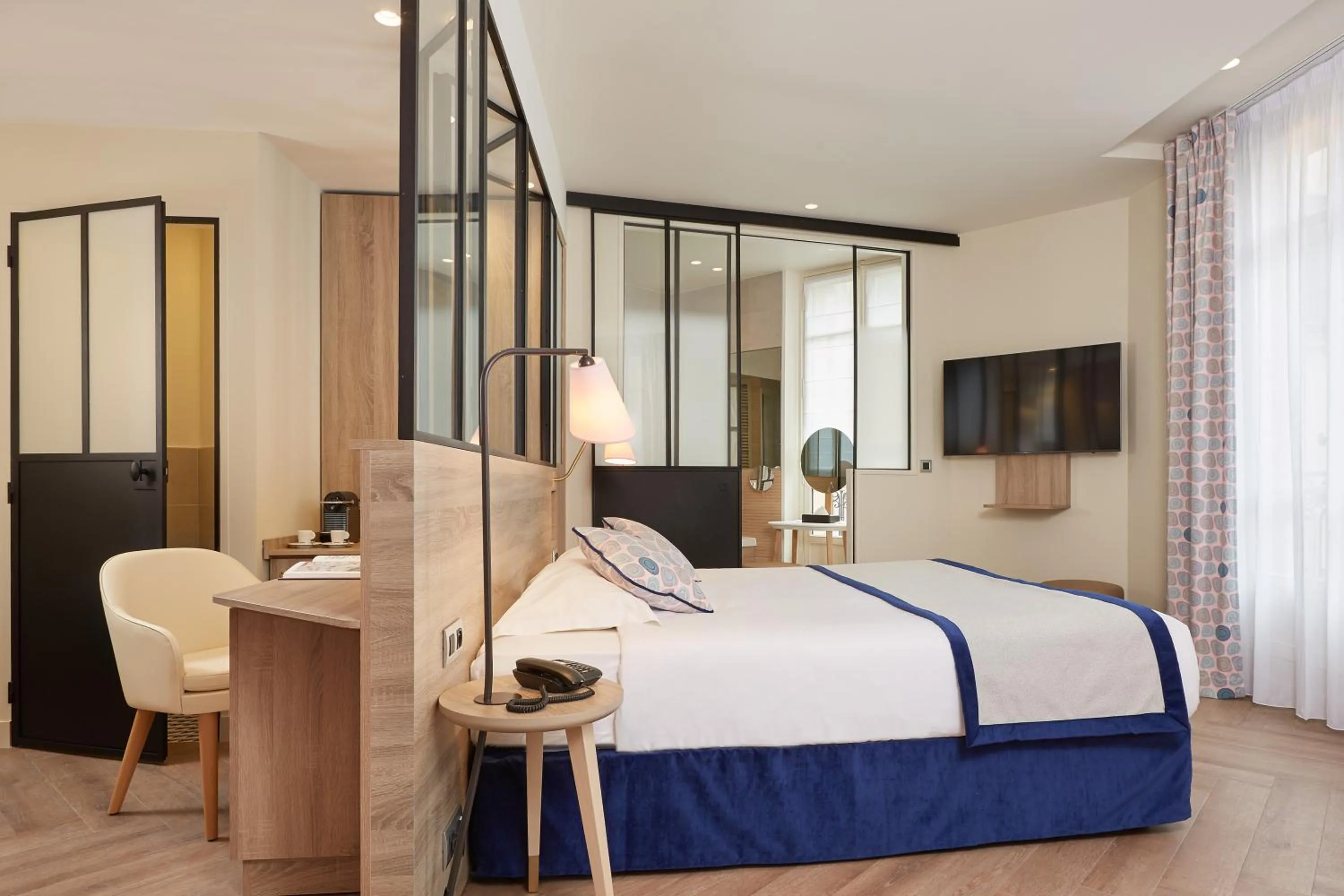 Bed in Hôtel de Sévigné