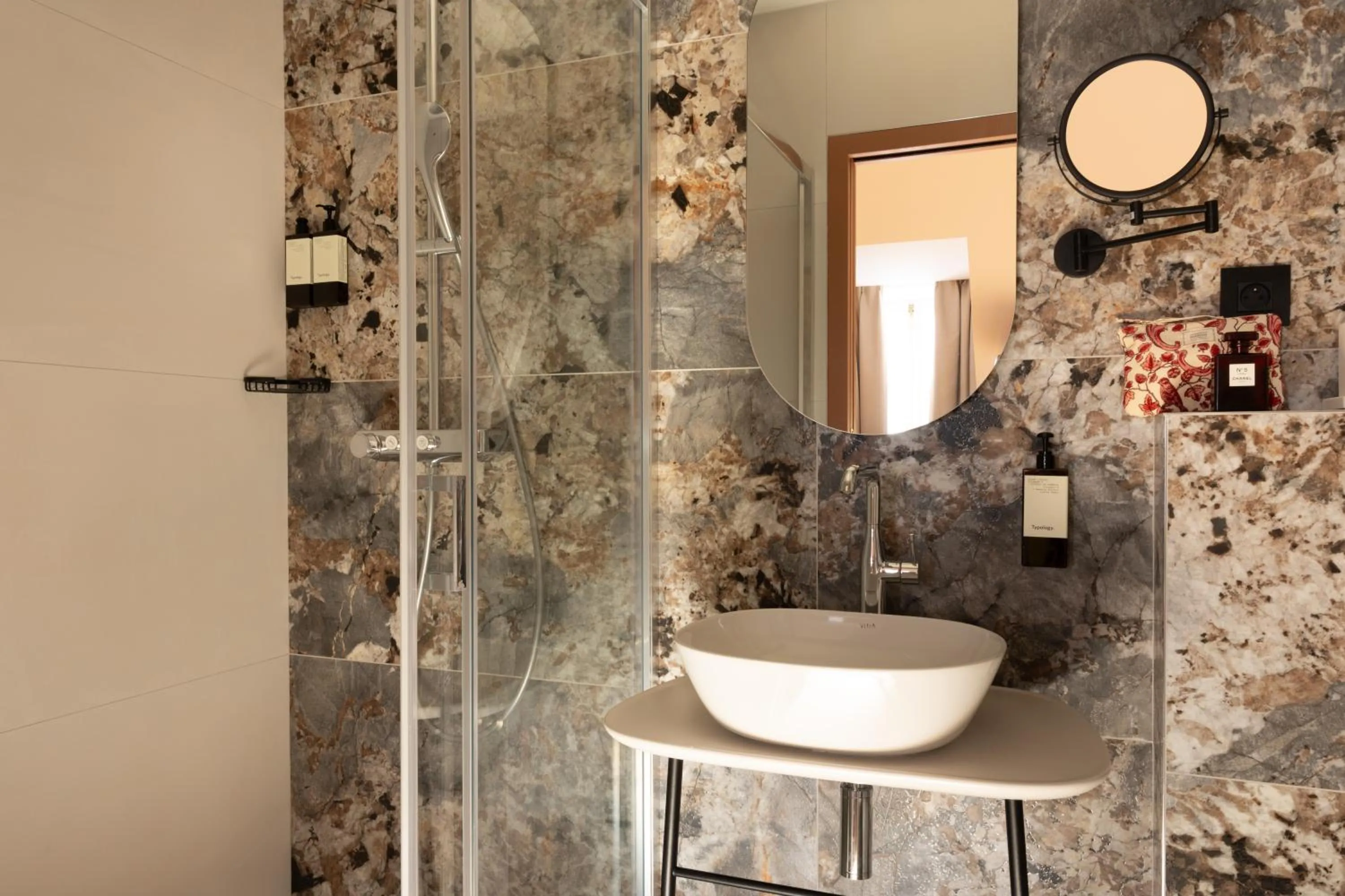 Bathroom in Hôtel de Sévigné