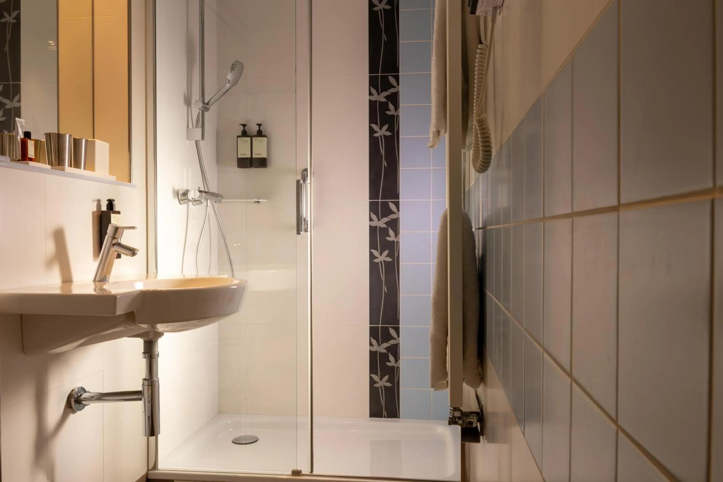 Bathroom in Hôtel de Sévigné