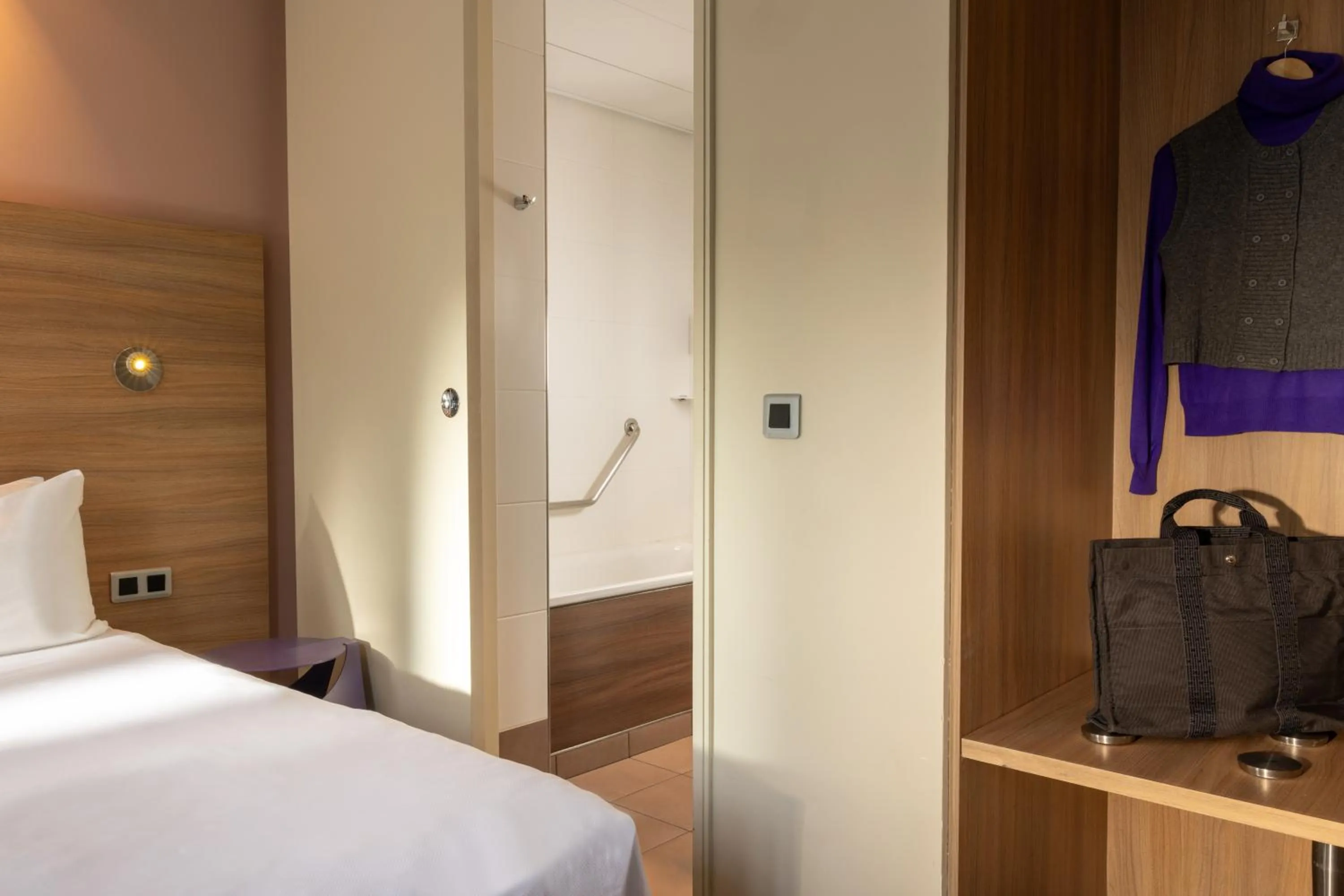 Bedroom, Bed in Hôtel de Sévigné