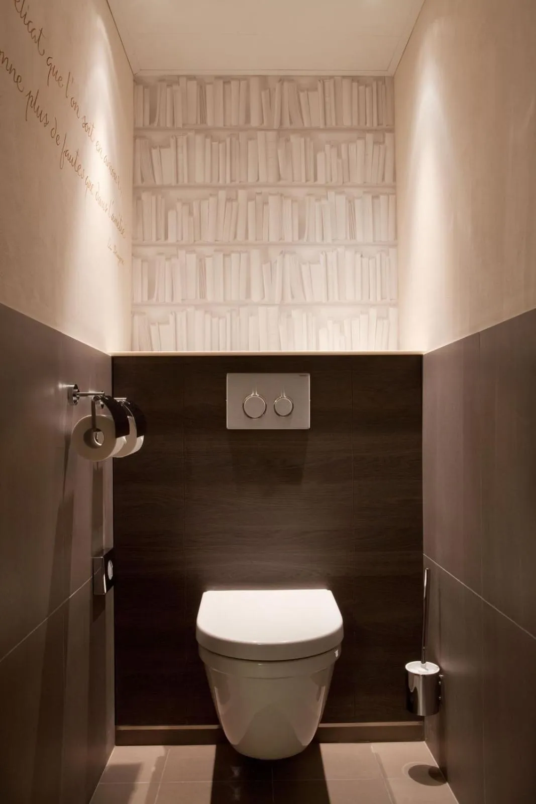 Toilet in Hôtel de Sévigné