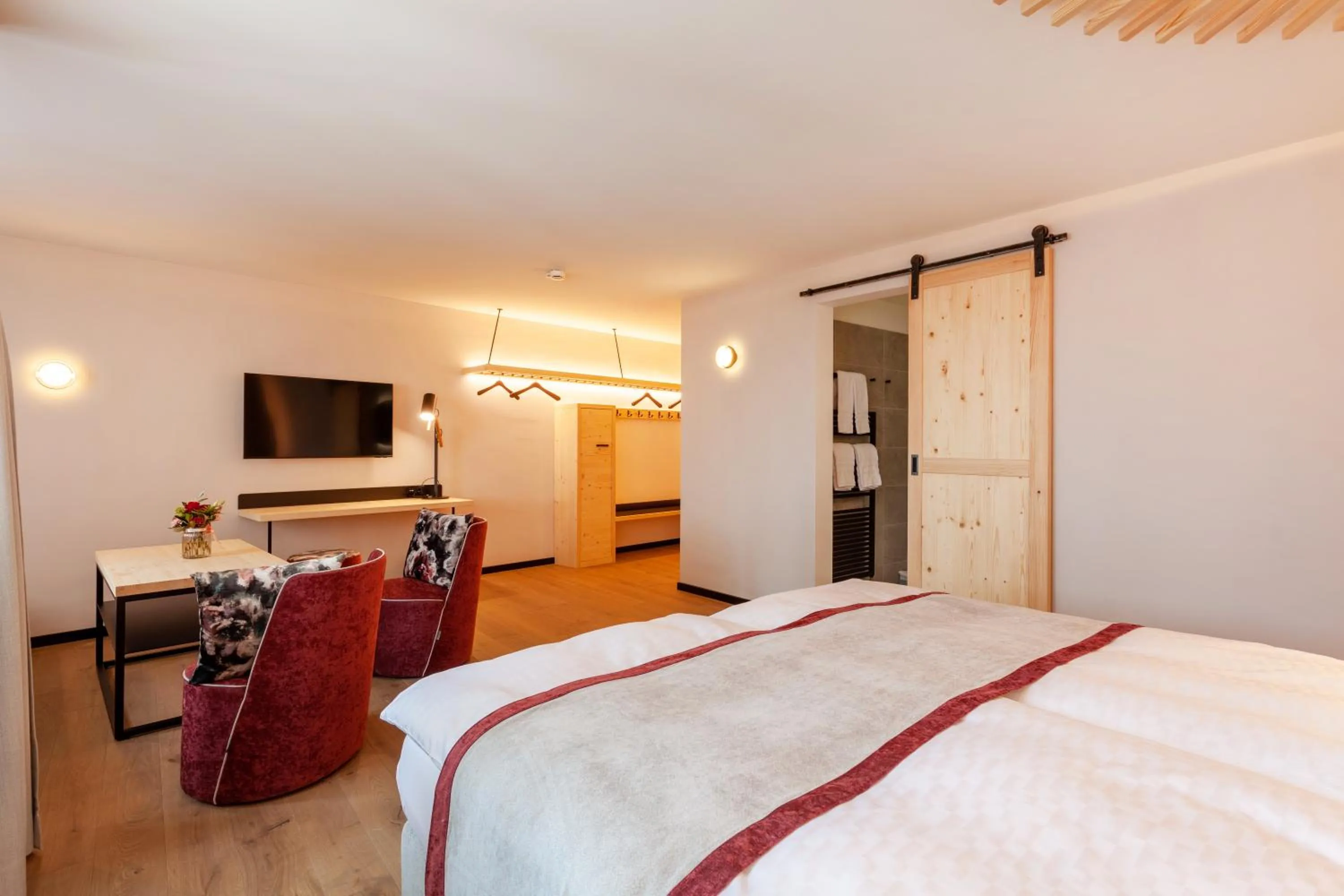 Photo of the whole room, Bed in Sonne Andermatt Swiss Quality Hotel