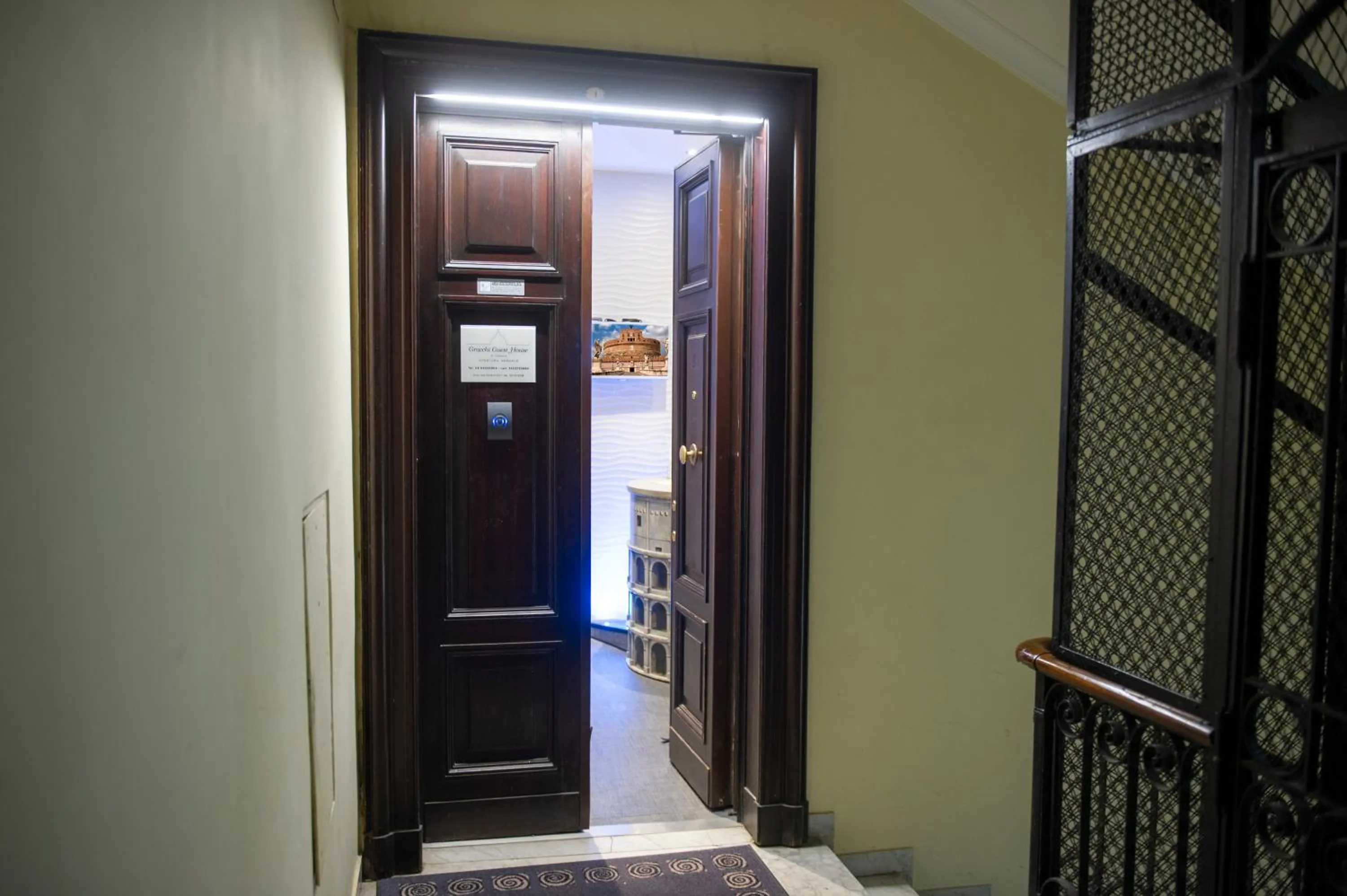 Facade/entrance in Gracchi Guest House