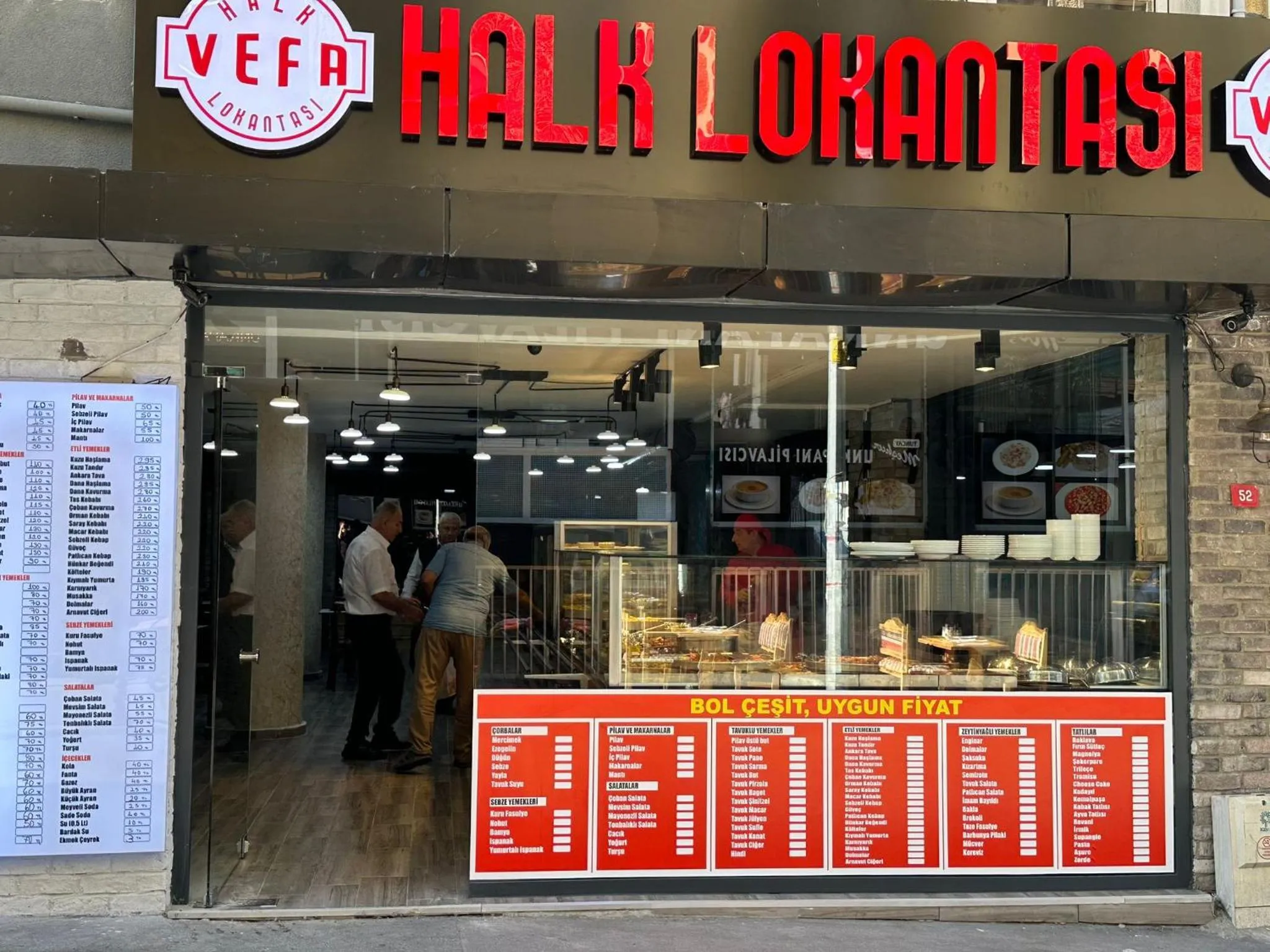 Restaurant/places to eat in The Queen Hotel