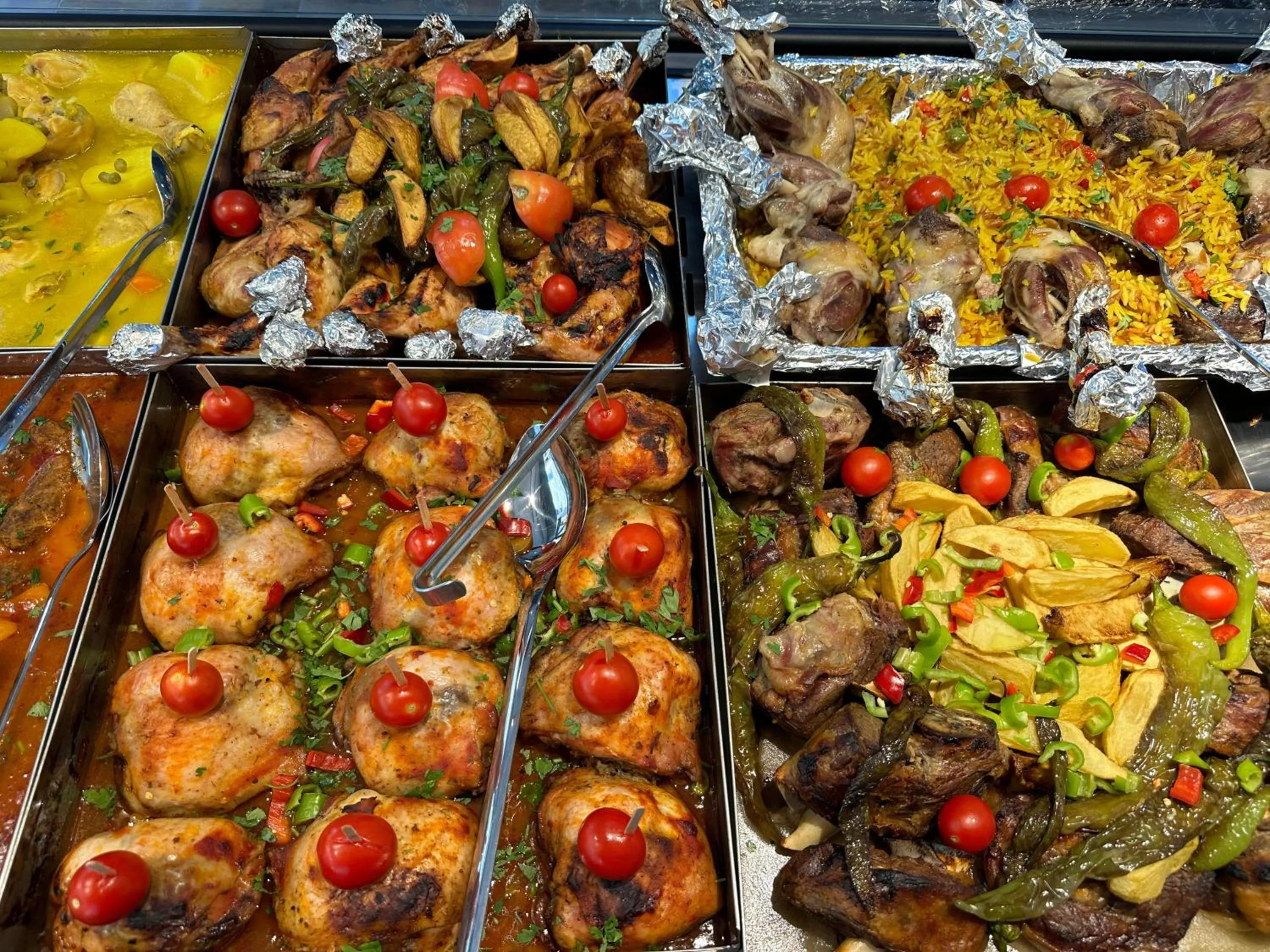 Restaurant/places to eat in The Queen Hotel