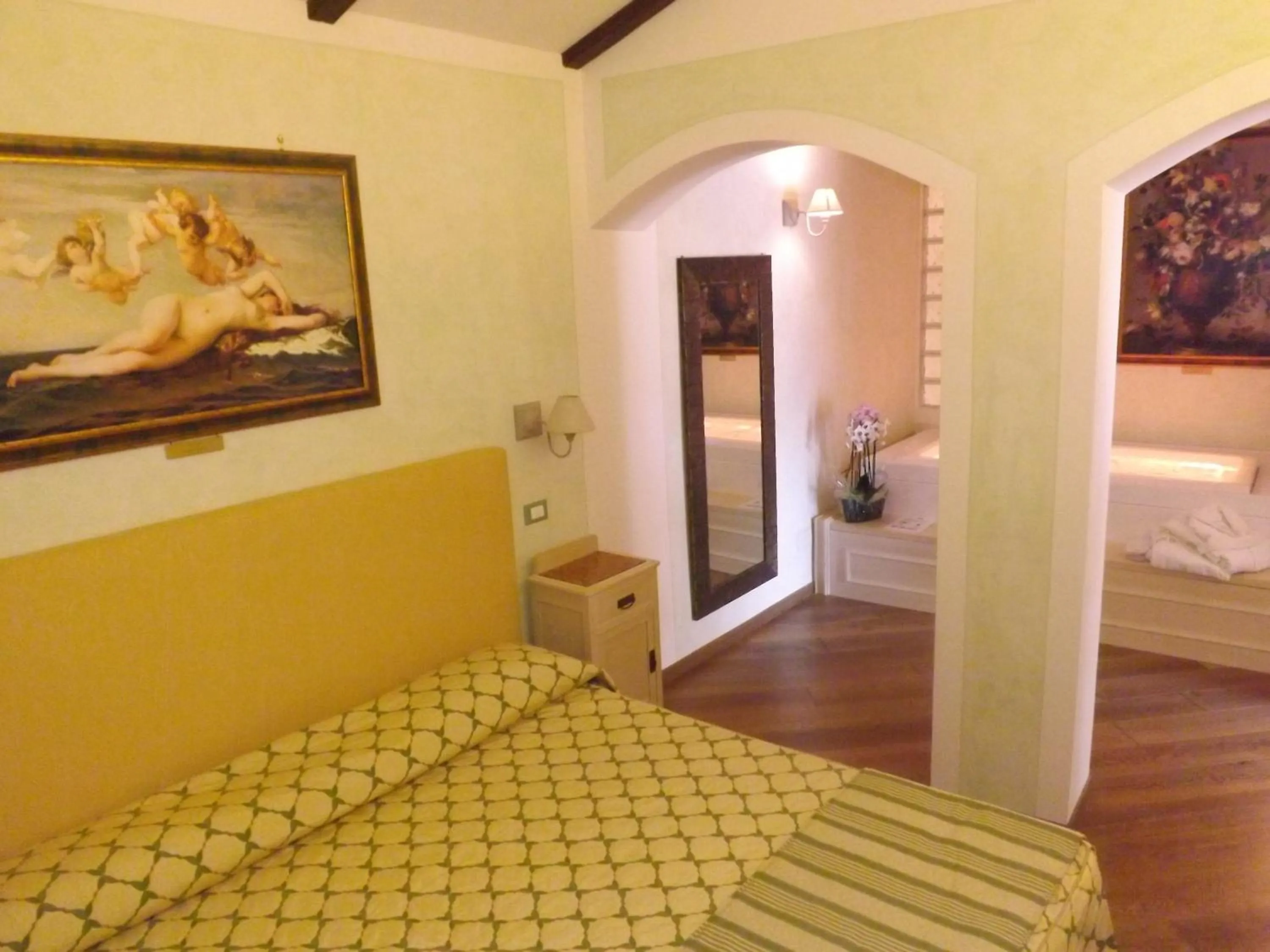 Decorative detail, Bed in Relais Il Postiglione - Antica Posta dei Chigi