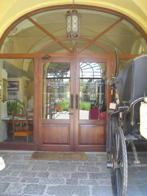 Facade/entrance in Relais Il Postiglione - Antica Posta dei Chigi
