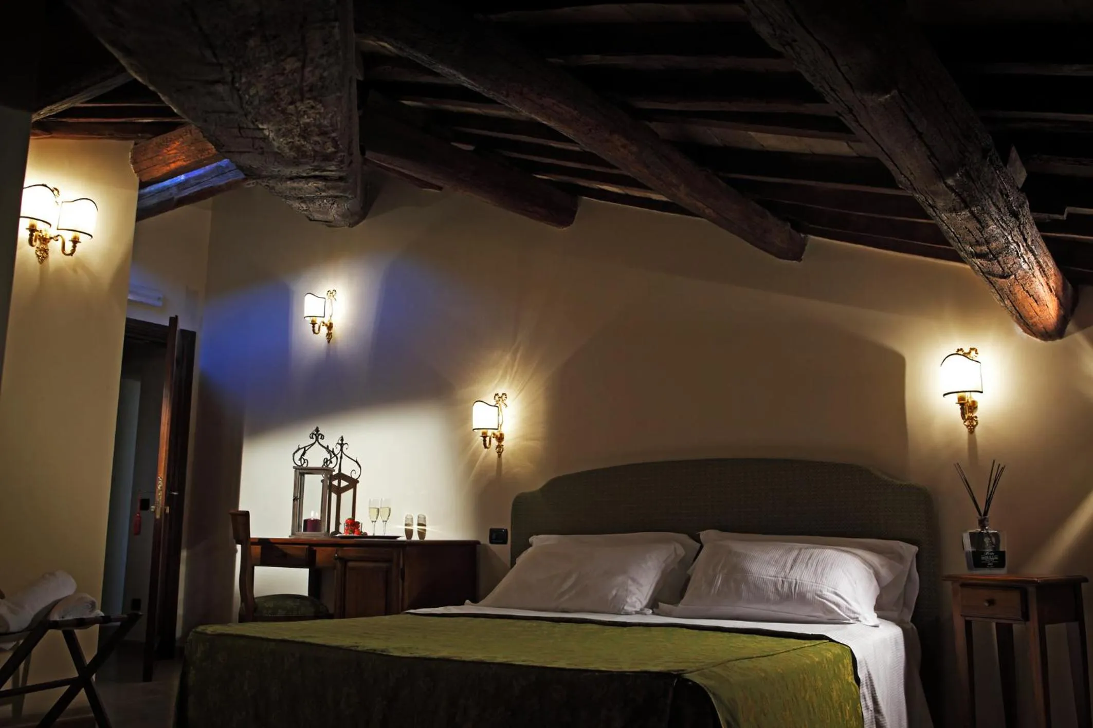 Photo of the whole room, Bed in Relais Il Postiglione - Antica Posta dei Chigi