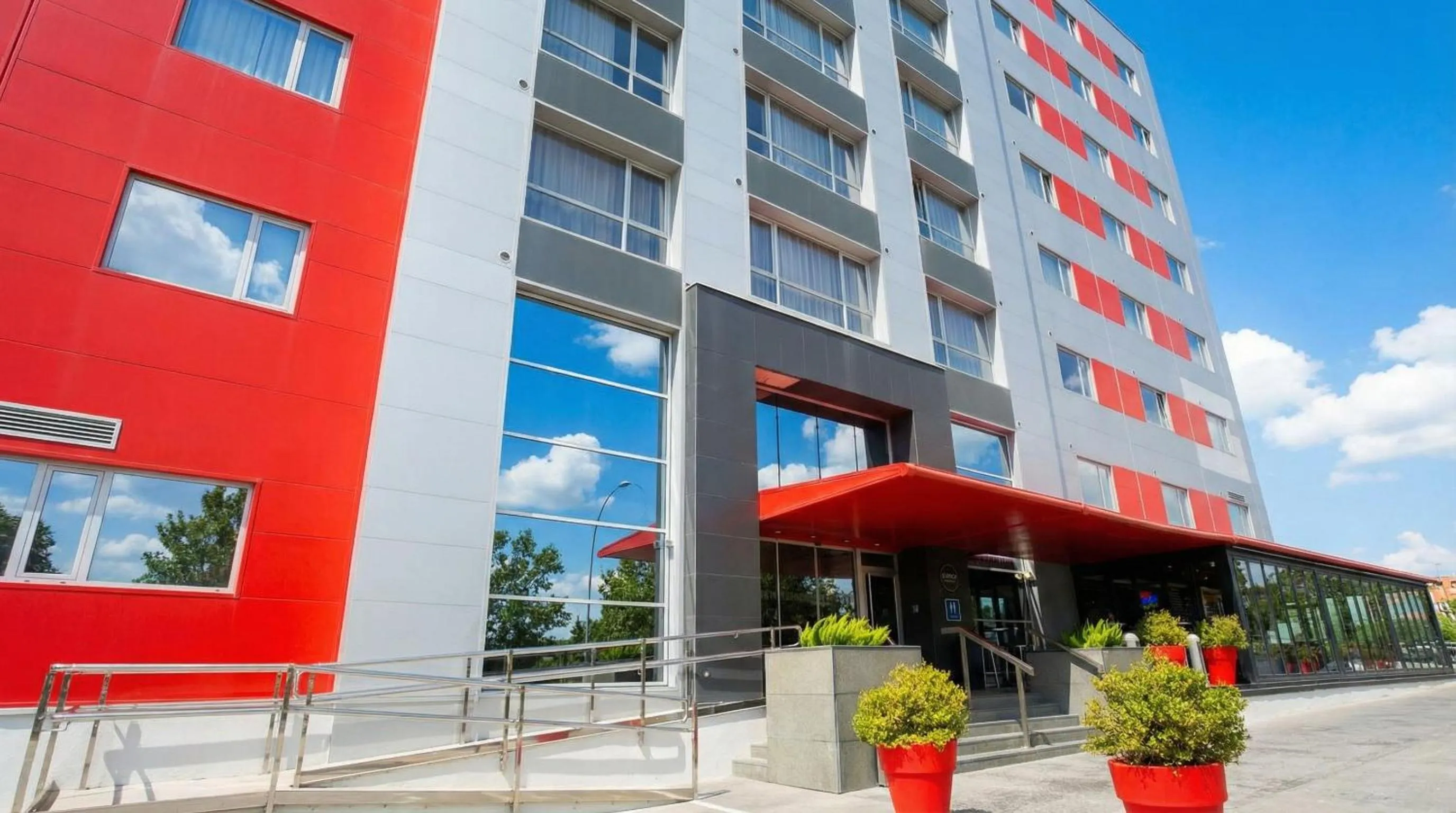 Property building in Vértice Roomspace