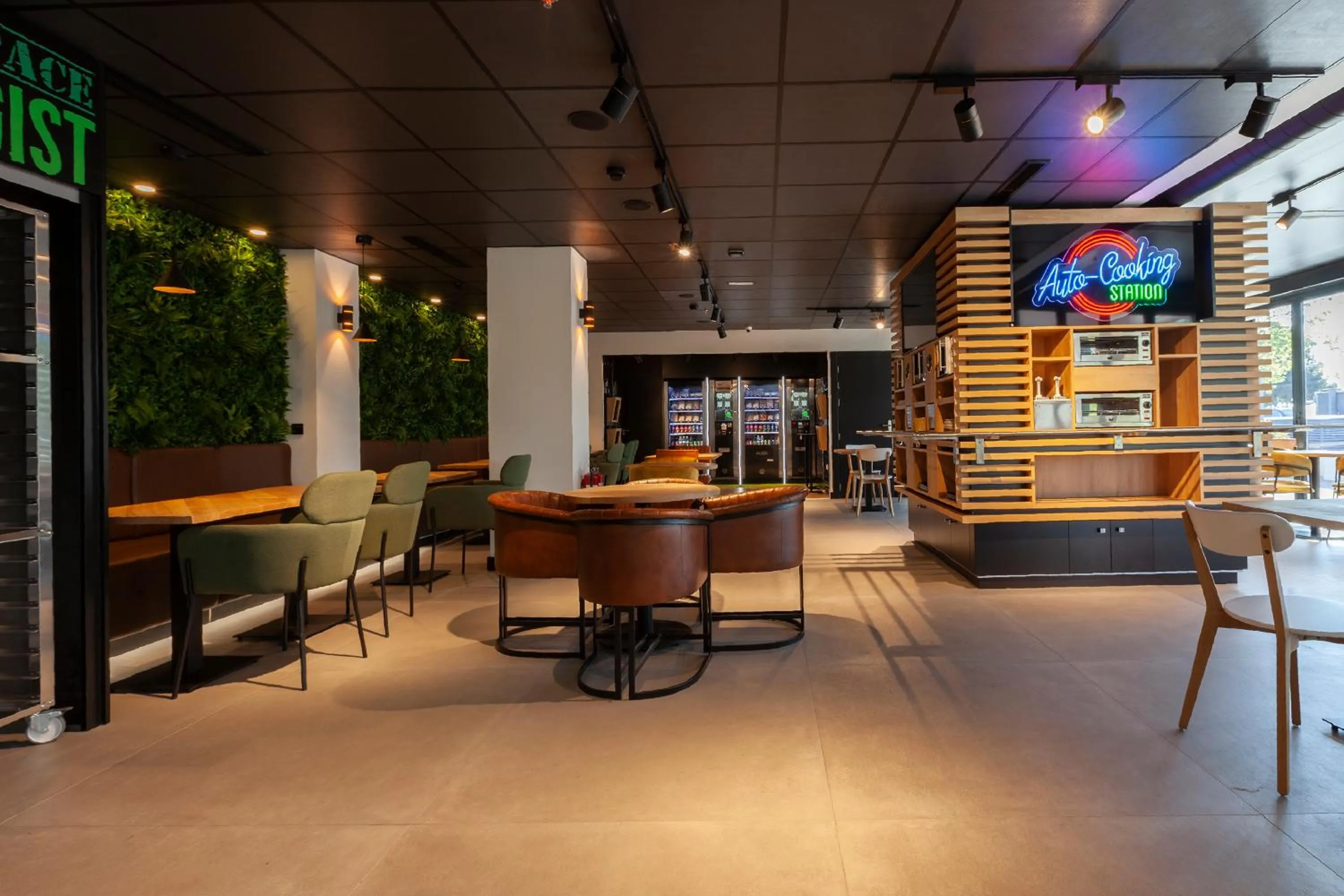 Restaurant/places to eat in Vértice Roomspace