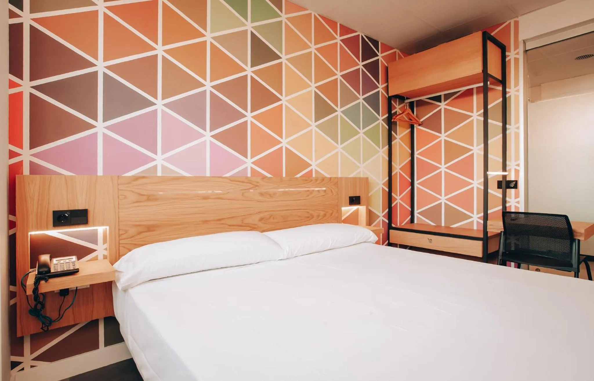 Photo of the whole room, Bed in Vértice Roomspace