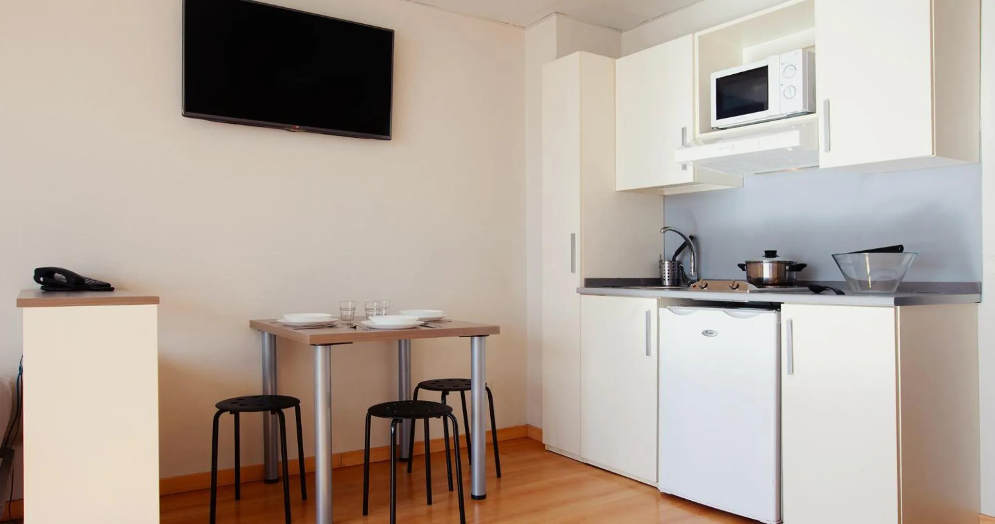 Kitchen or kitchenette in Vértice Roomspace