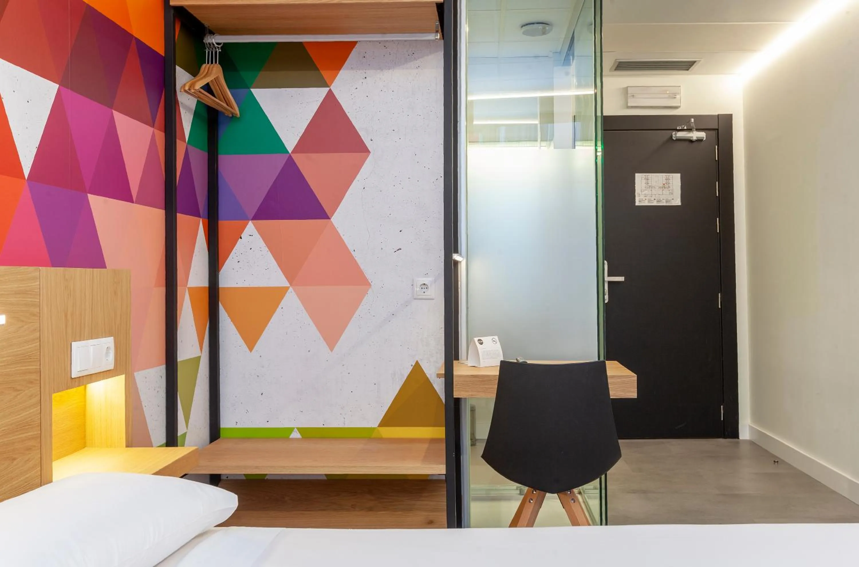 Photo of the whole room, Bed in Vértice Roomspace