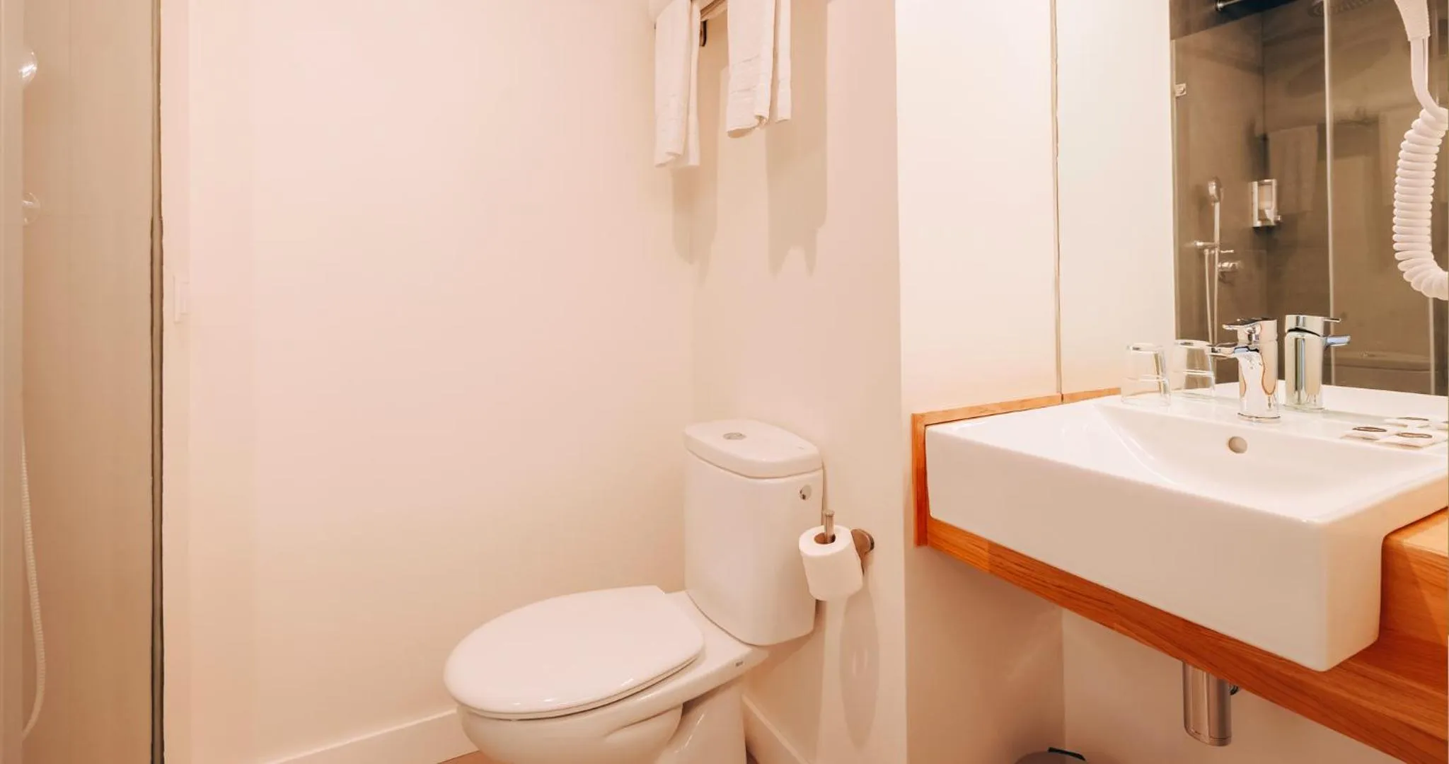 Bathroom in Vértice Roomspace