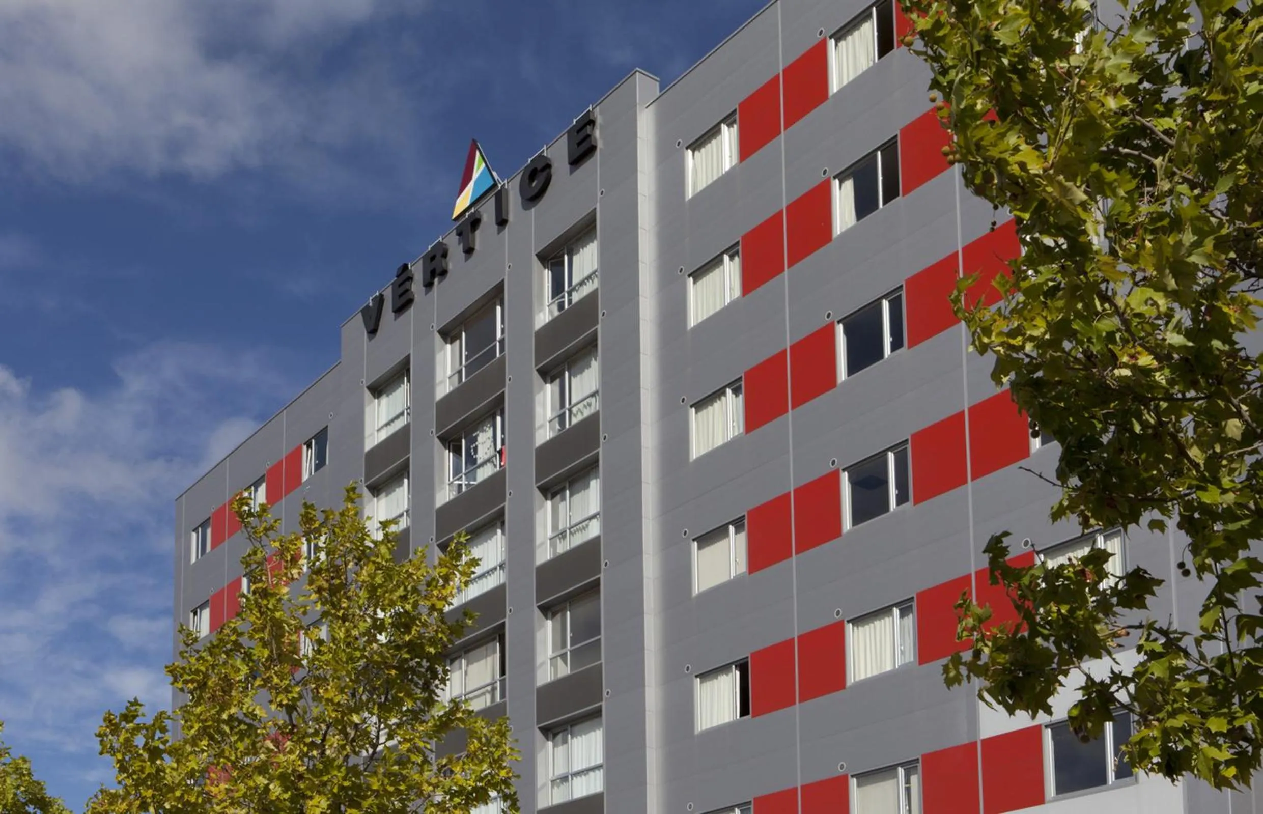 Facade/entrance in Vértice Roomspace