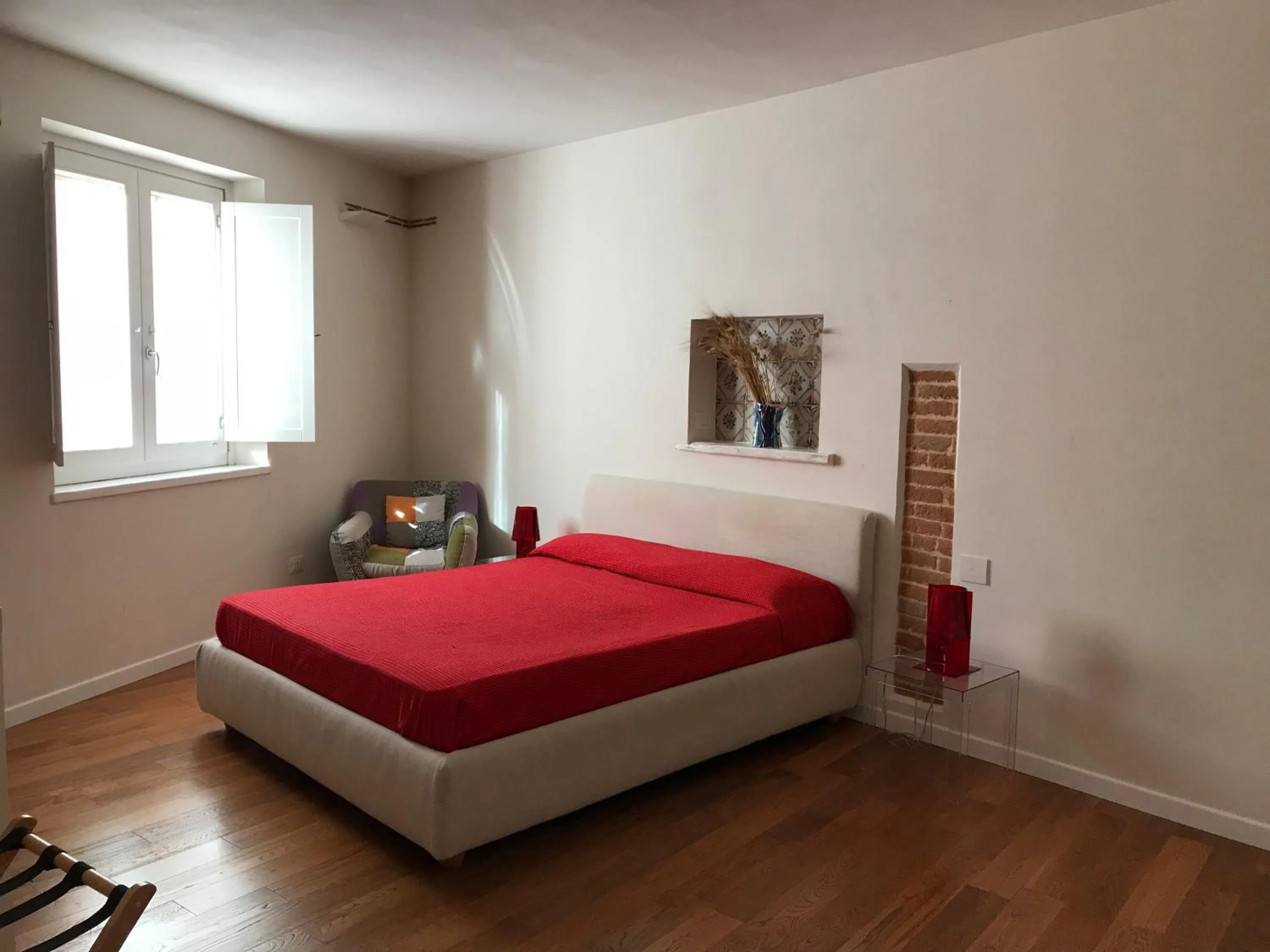 Decorative detail, Bed in Dimora di Charme Cassaro 168