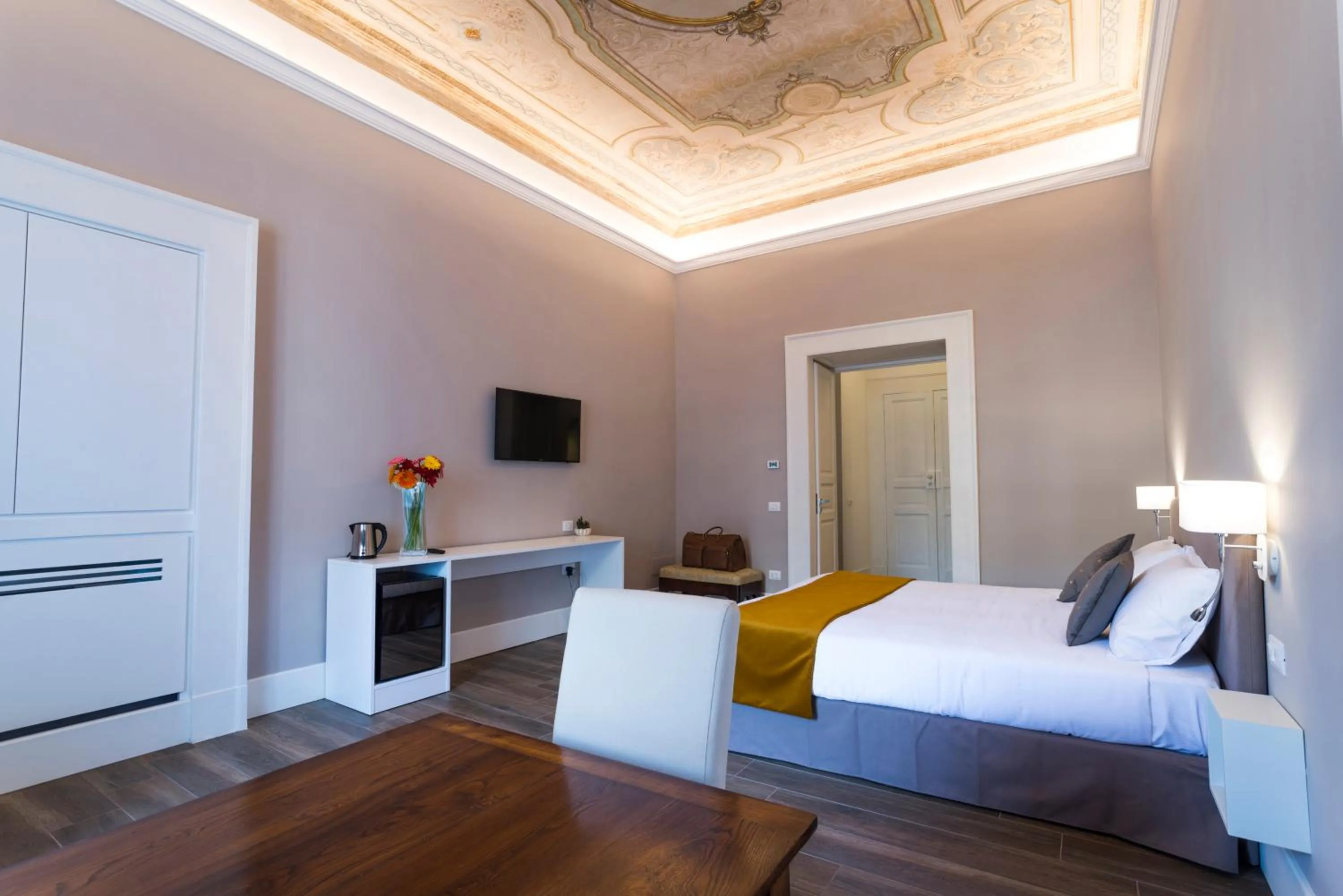 Bathroom, Bed in Foro Carolino S&B