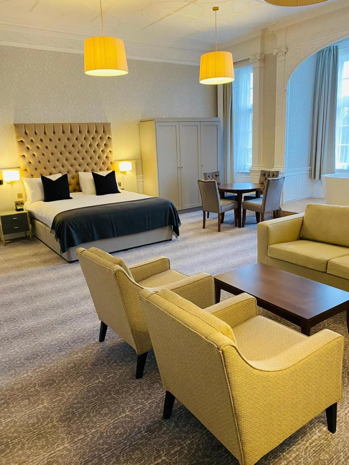 Photo of the whole room in Easthampstead Park