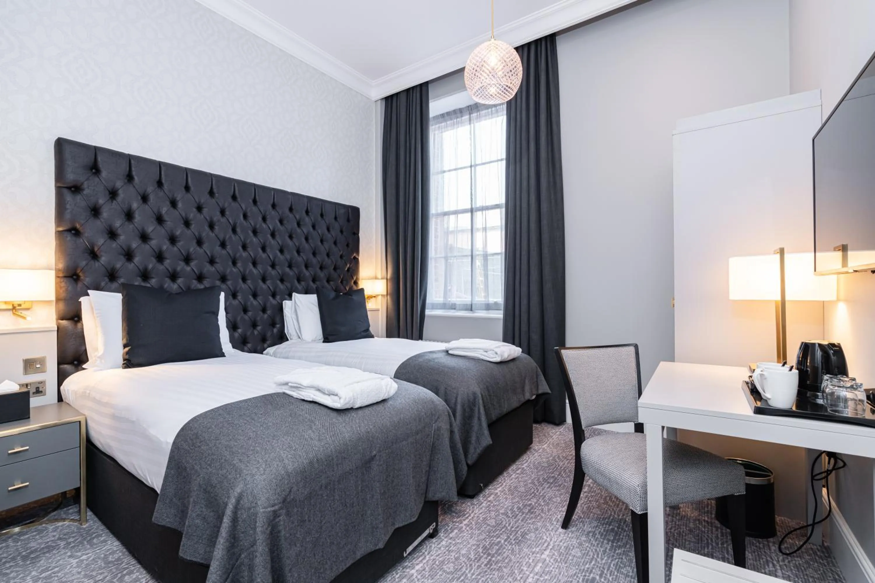 Bedroom, Bed in Easthampstead Park