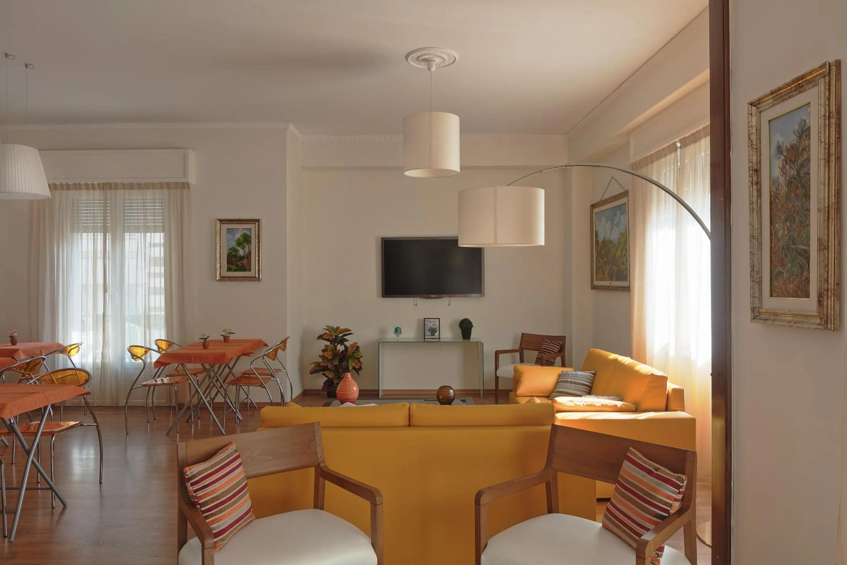 Communal lounge/ TV room in Residenza Wagner