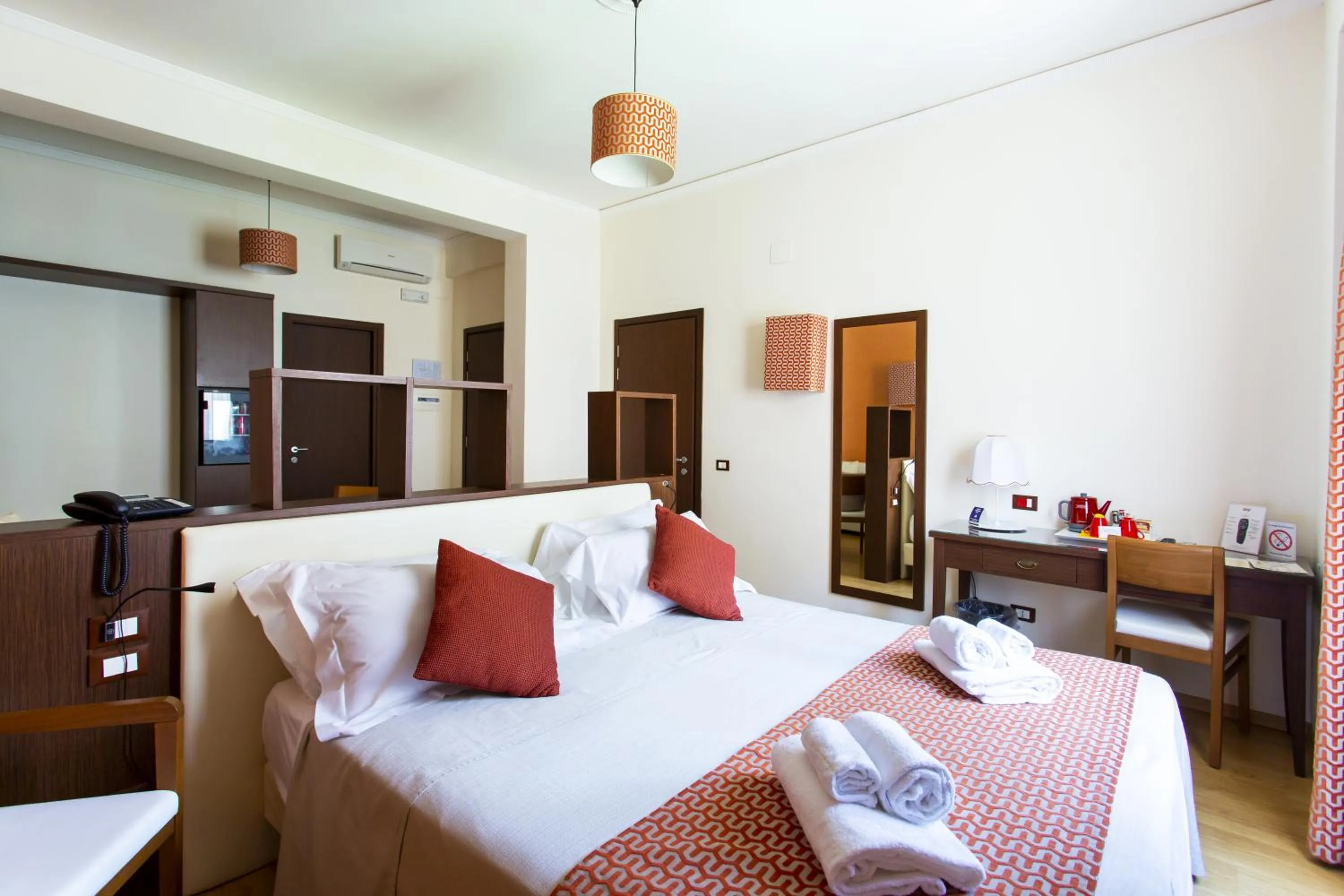 Photo of the whole room, Bed in Residenza Wagner