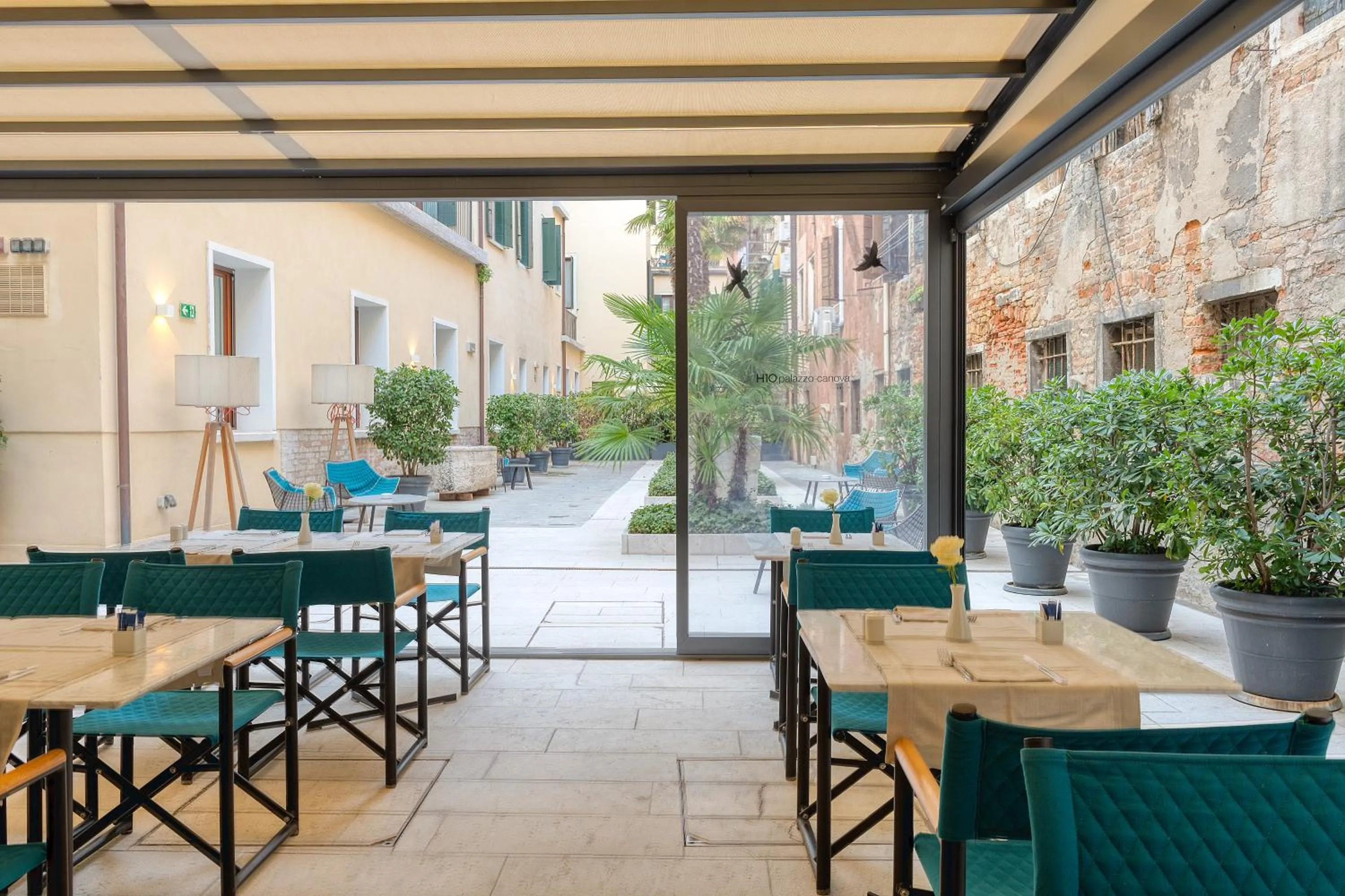 Patio in H10 Palazzo Canova