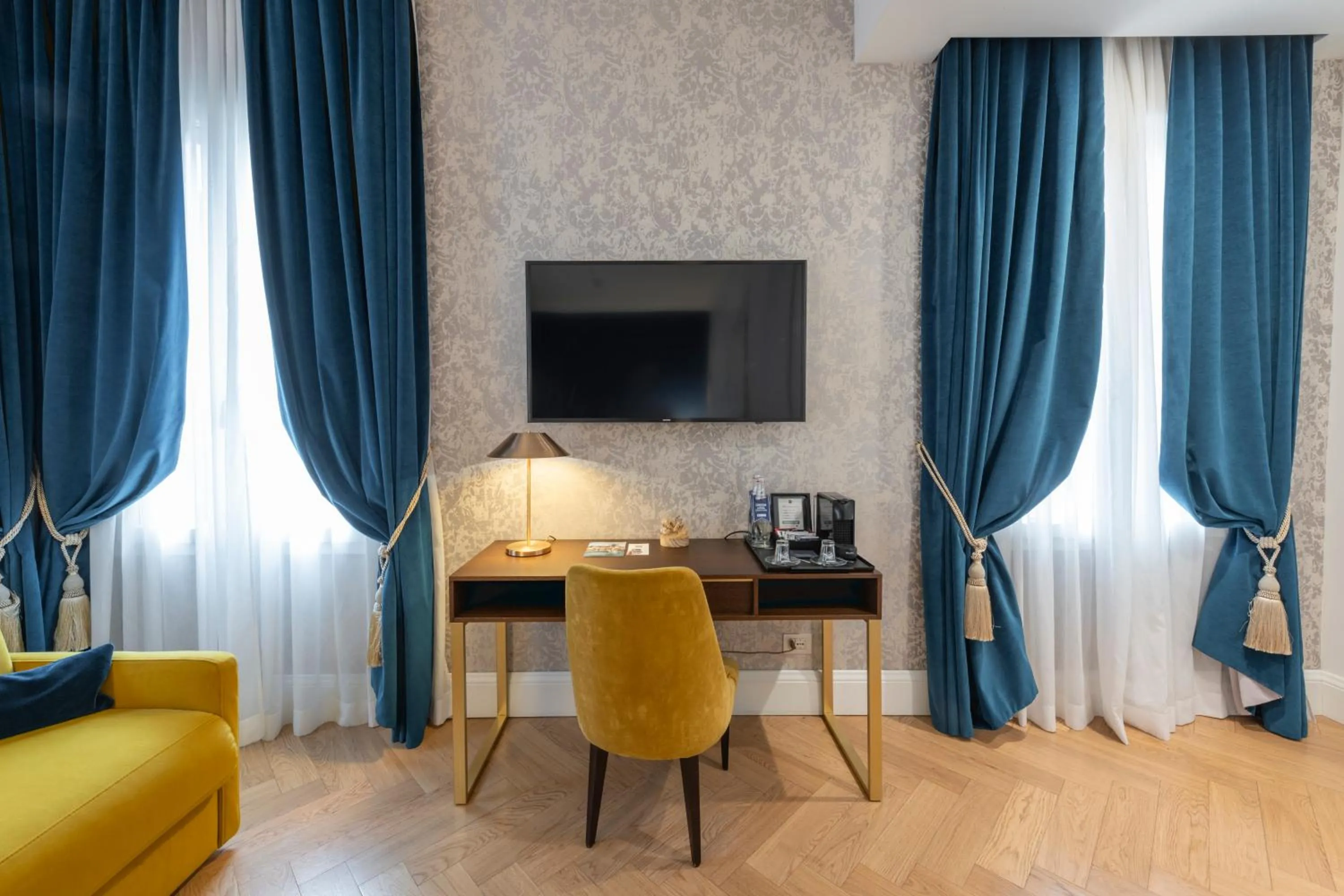 TV and multimedia in H10 Palazzo Canova