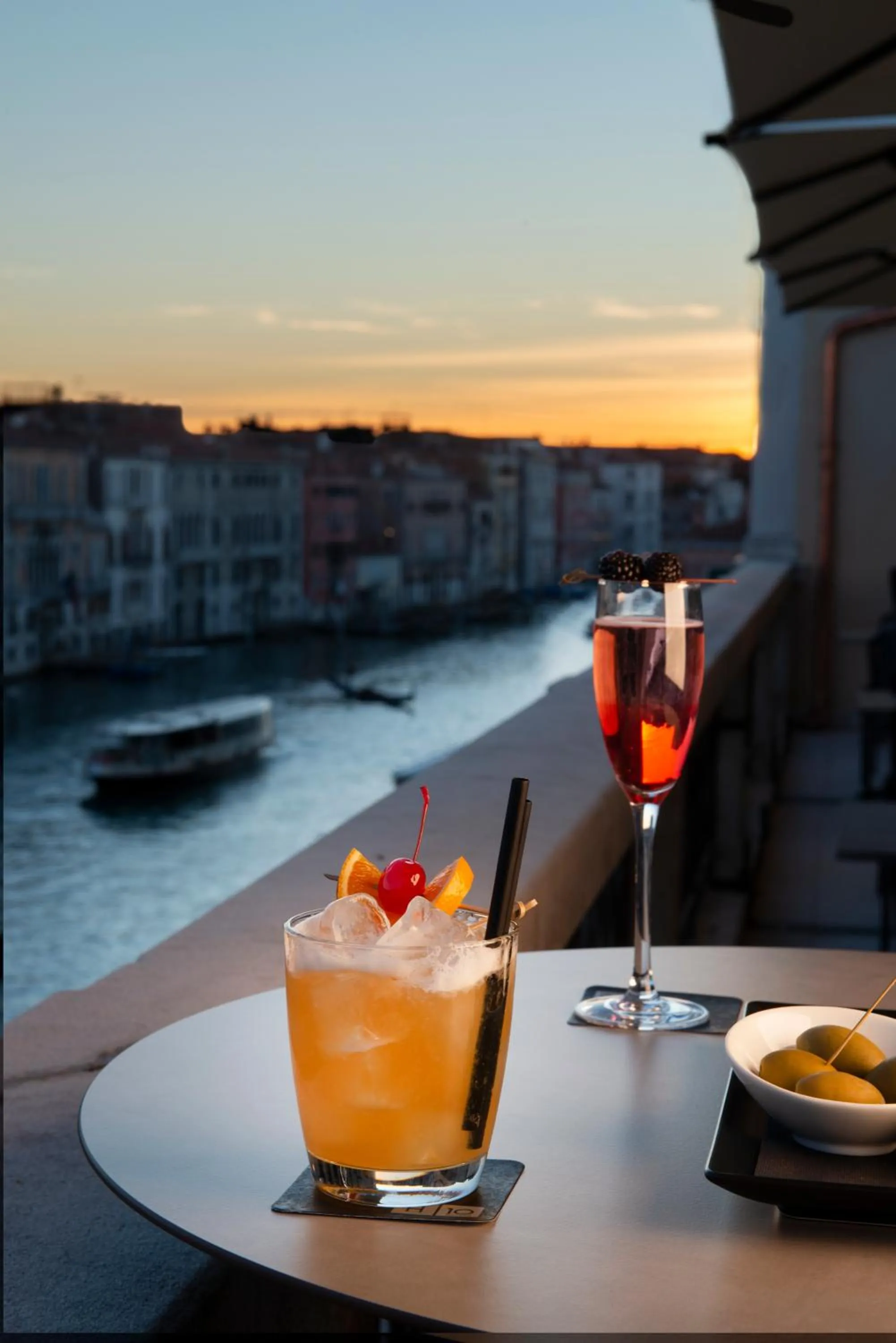 Food and drinks in H10 Palazzo Canova