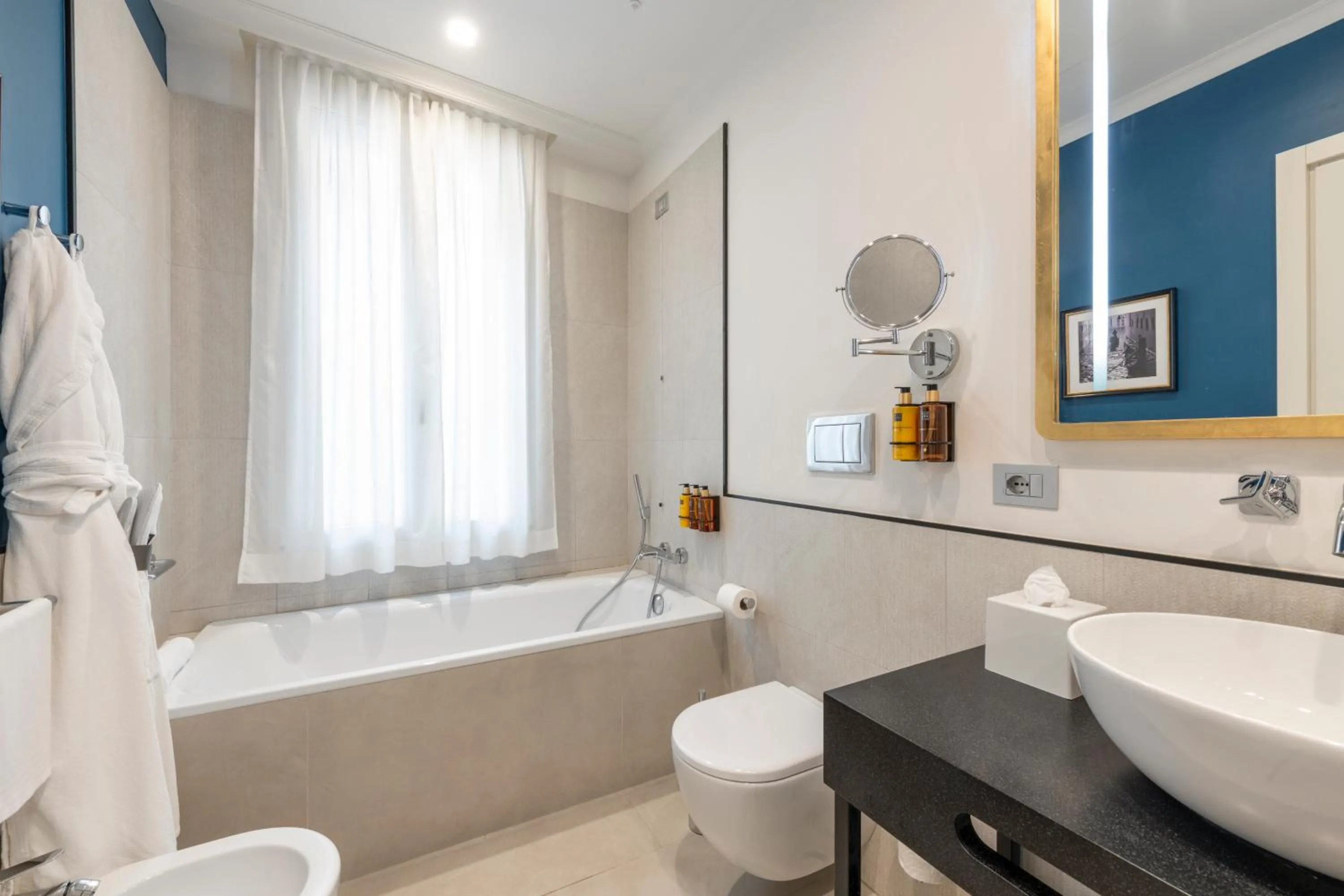 Bathroom in H10 Palazzo Canova