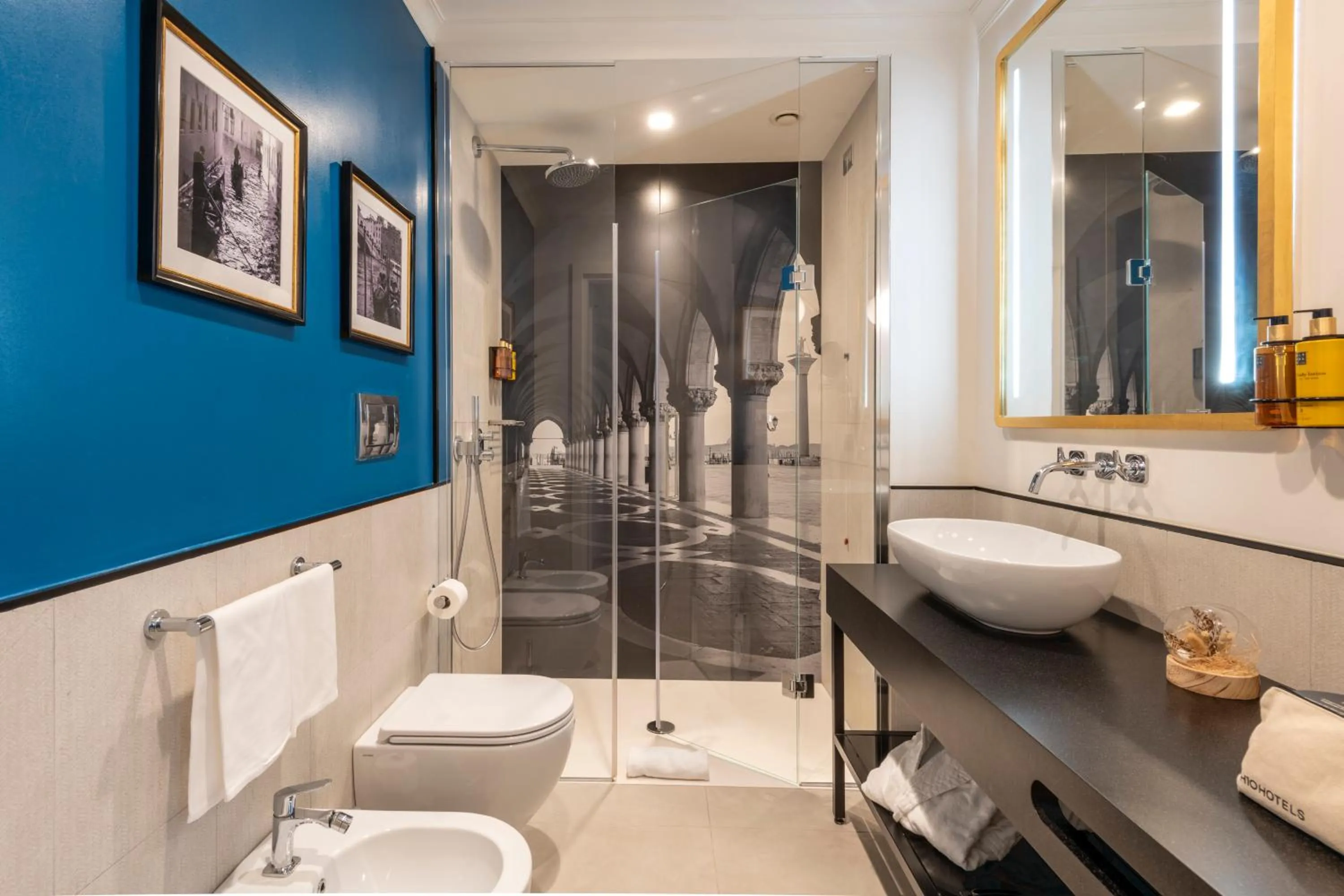 Bathroom in H10 Palazzo Canova