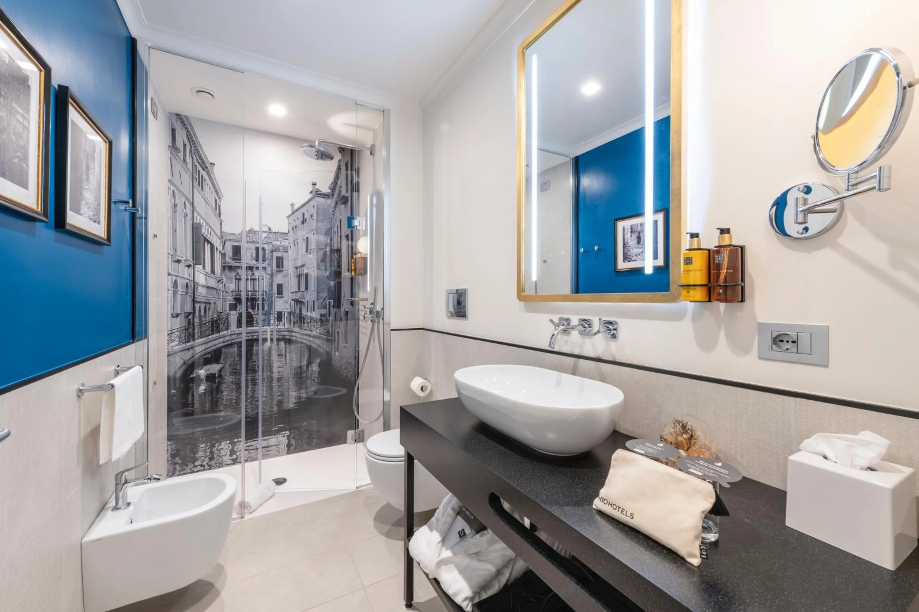 Bathroom in H10 Palazzo Canova