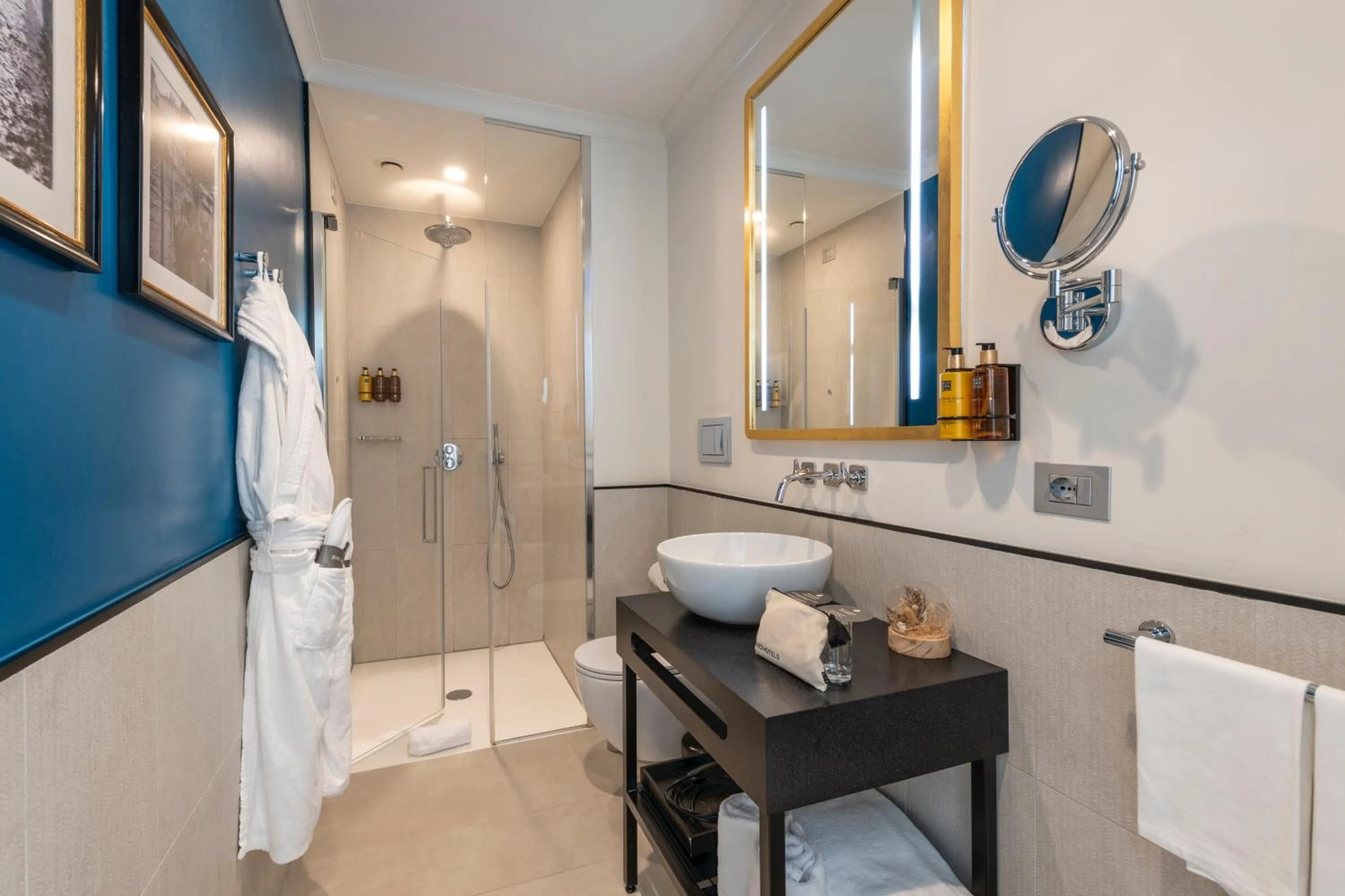 Shower in H10 Palazzo Canova