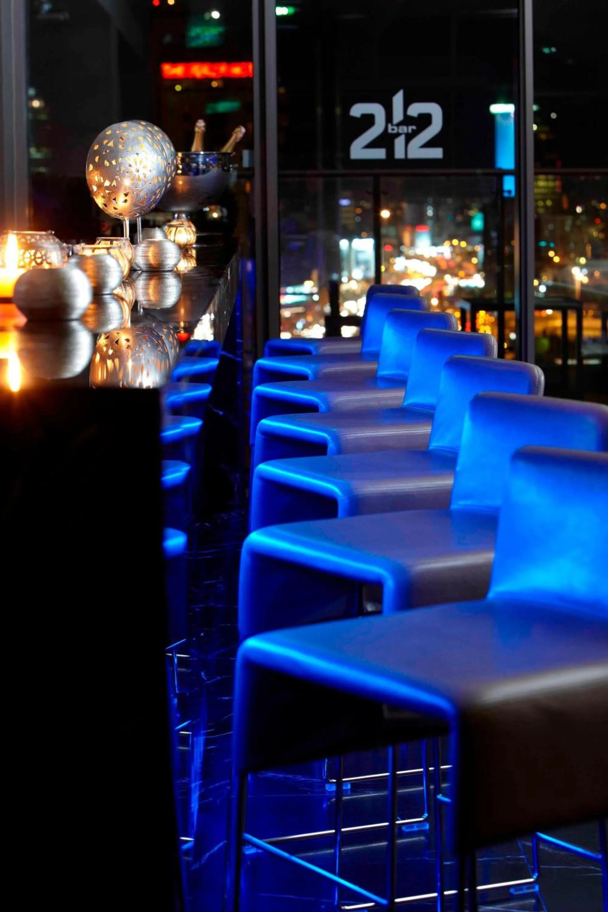 Lounge or bar in Renaissance Istanbul Polat Bosphorus Hotel