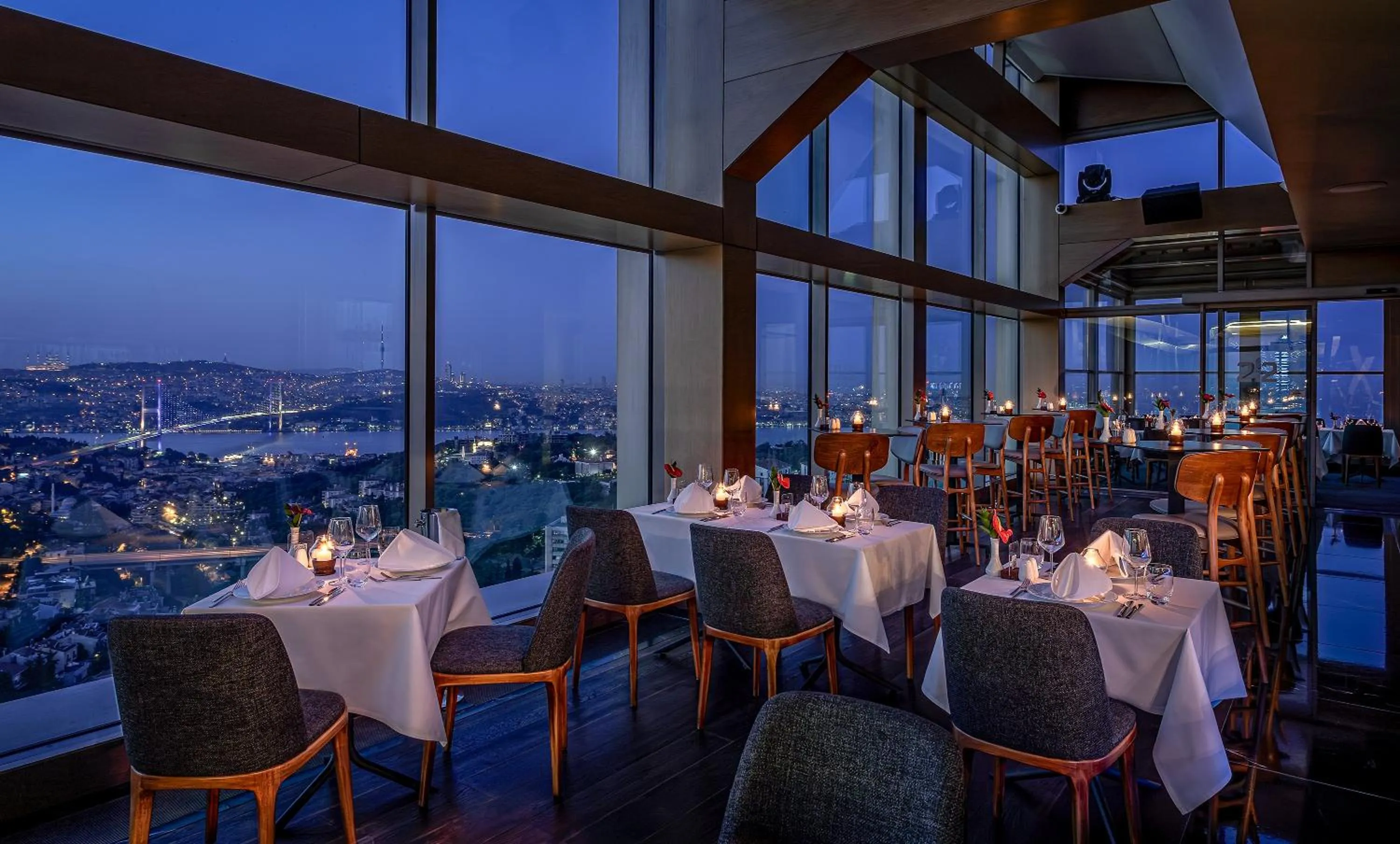 Restaurant/places to eat in Renaissance Istanbul Polat Bosphorus Hotel