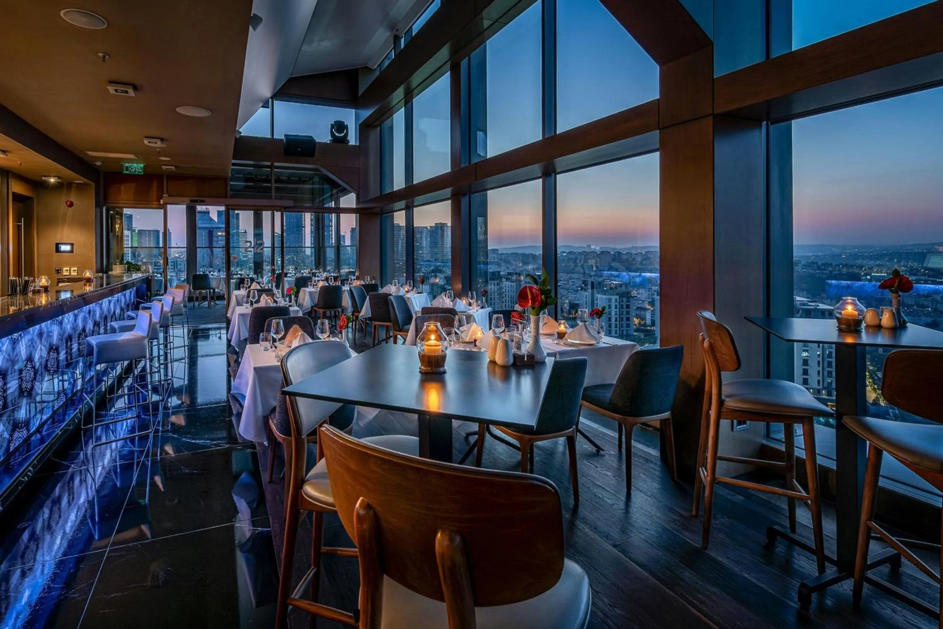 Lounge or bar in Renaissance Istanbul Polat Bosphorus Hotel