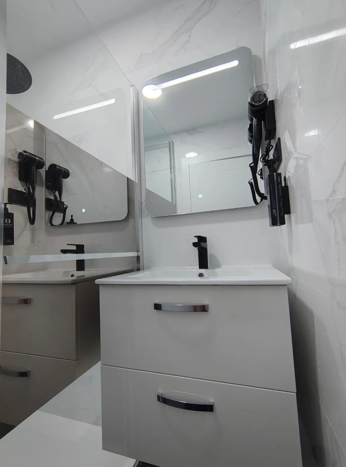 Bathroom in Hostal JQ Madrid 1