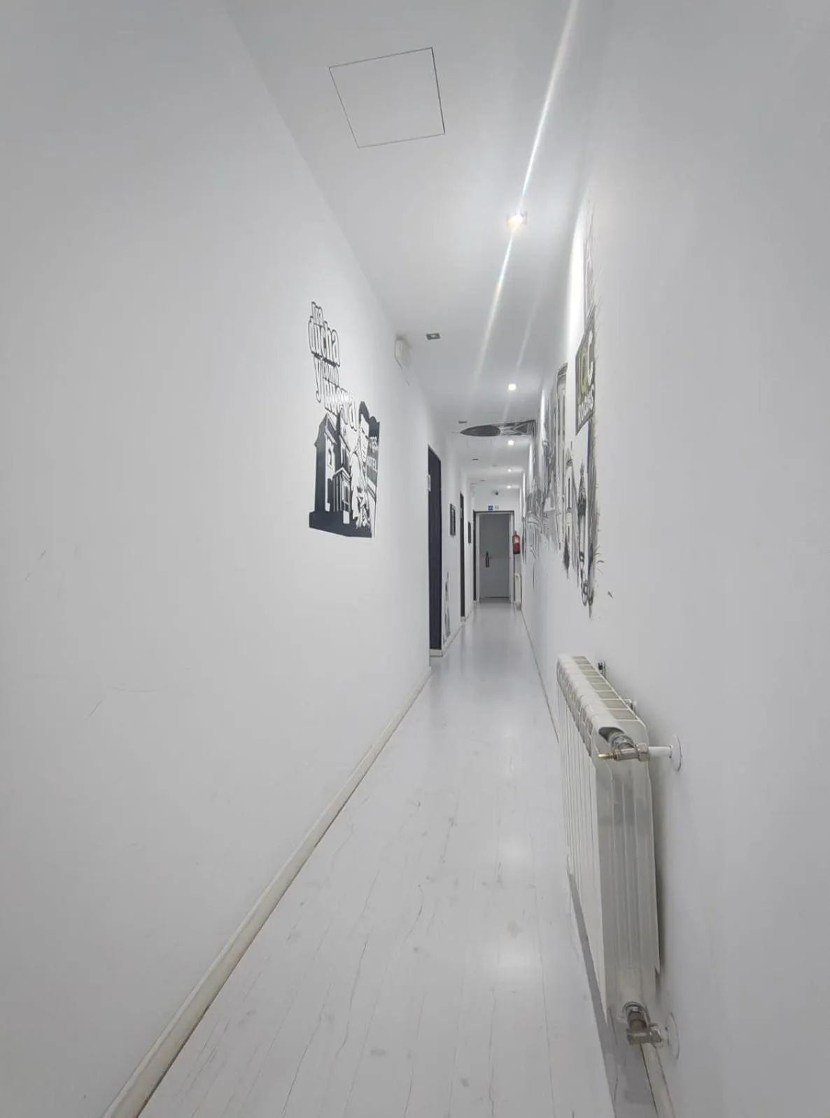 Property building in Hostal JQ Madrid 1