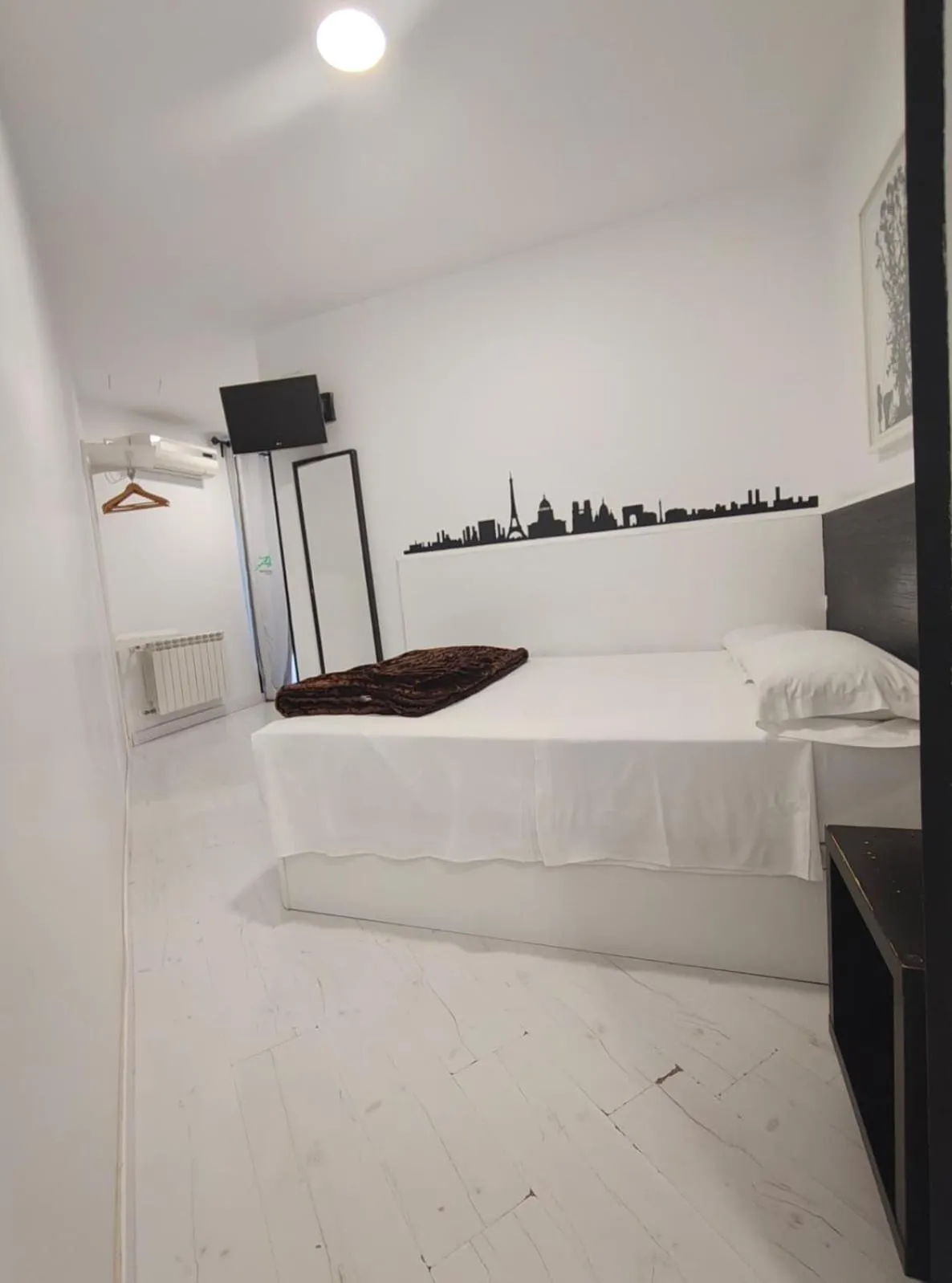 Bedroom in Hostal JQ Madrid 1