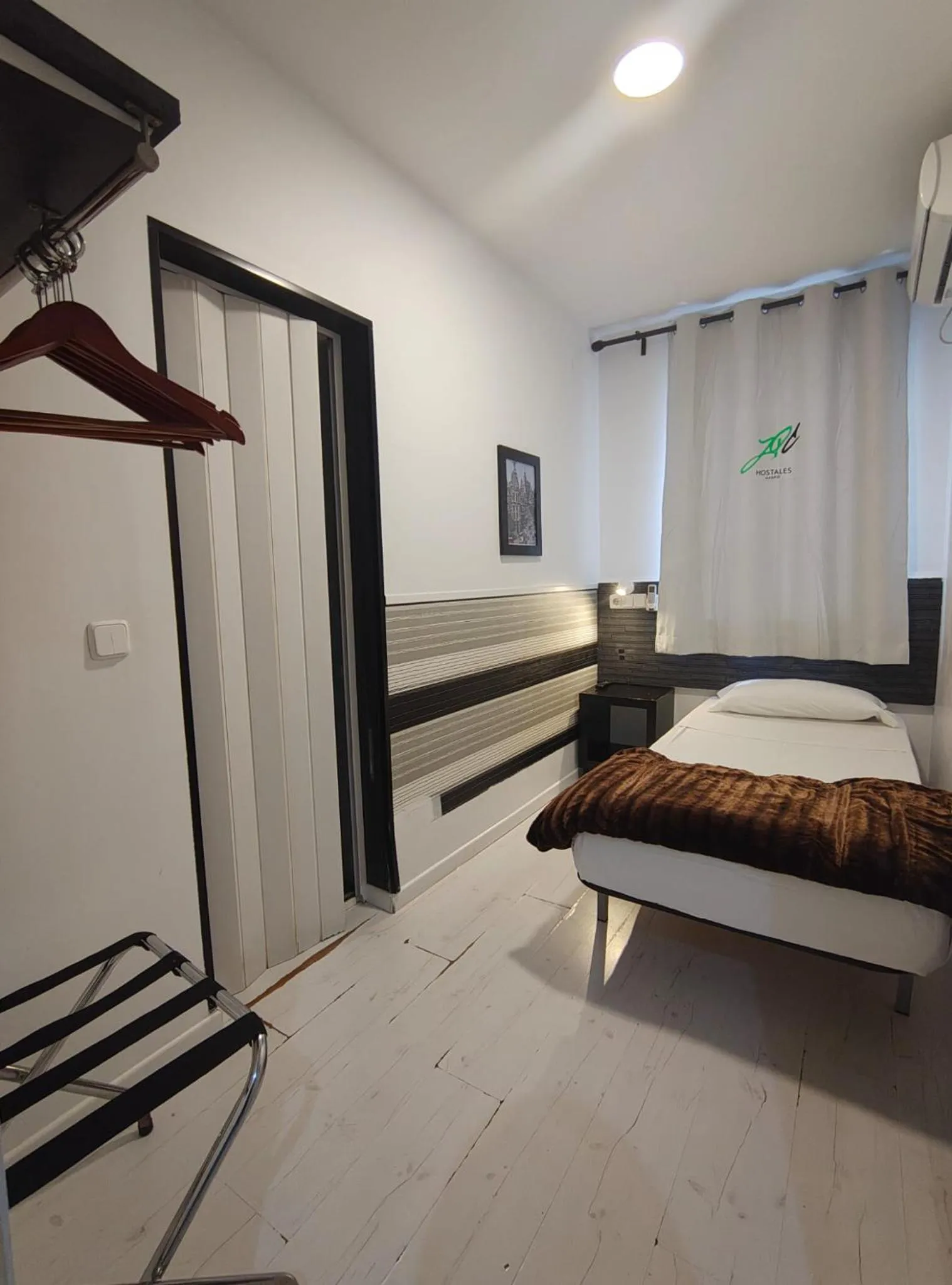 Bedroom, Bed in Hostal JQ Madrid 1