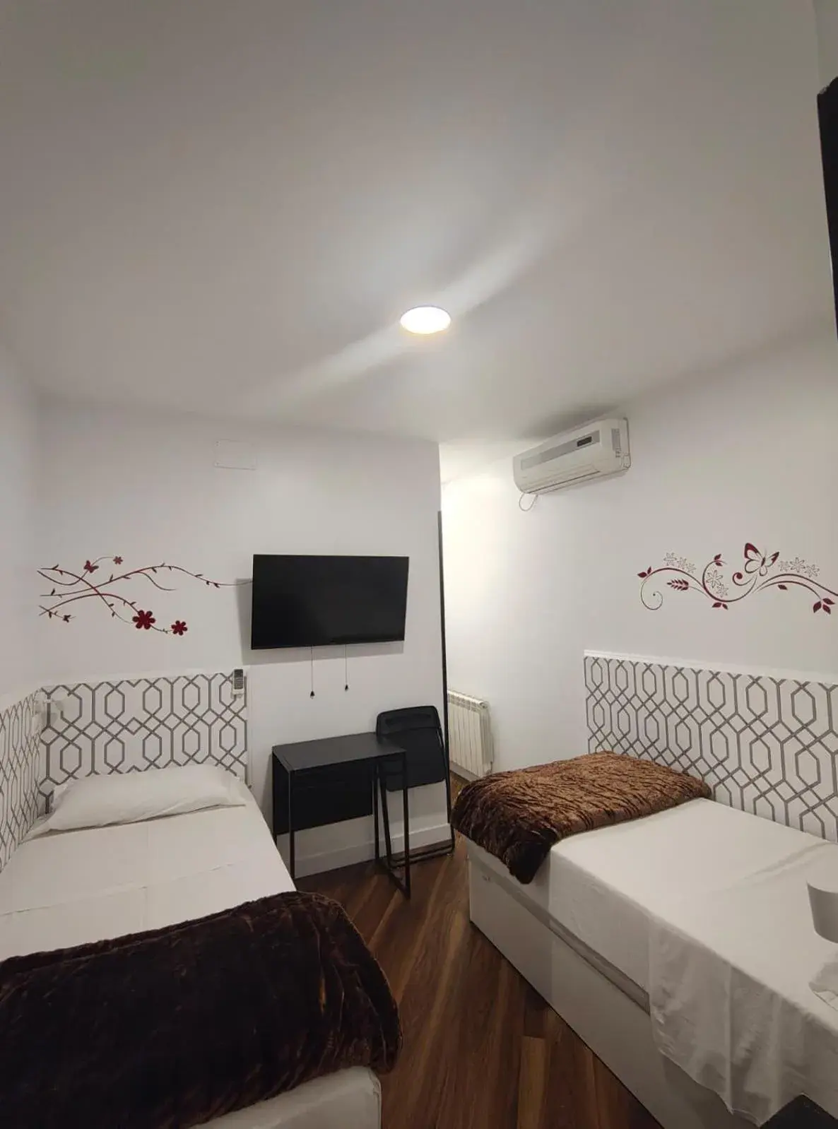 Twin Room - single occupancy in Hostal JQ Madrid 1 Twin Room - single occupancy in Hostal JQ Madrid 1