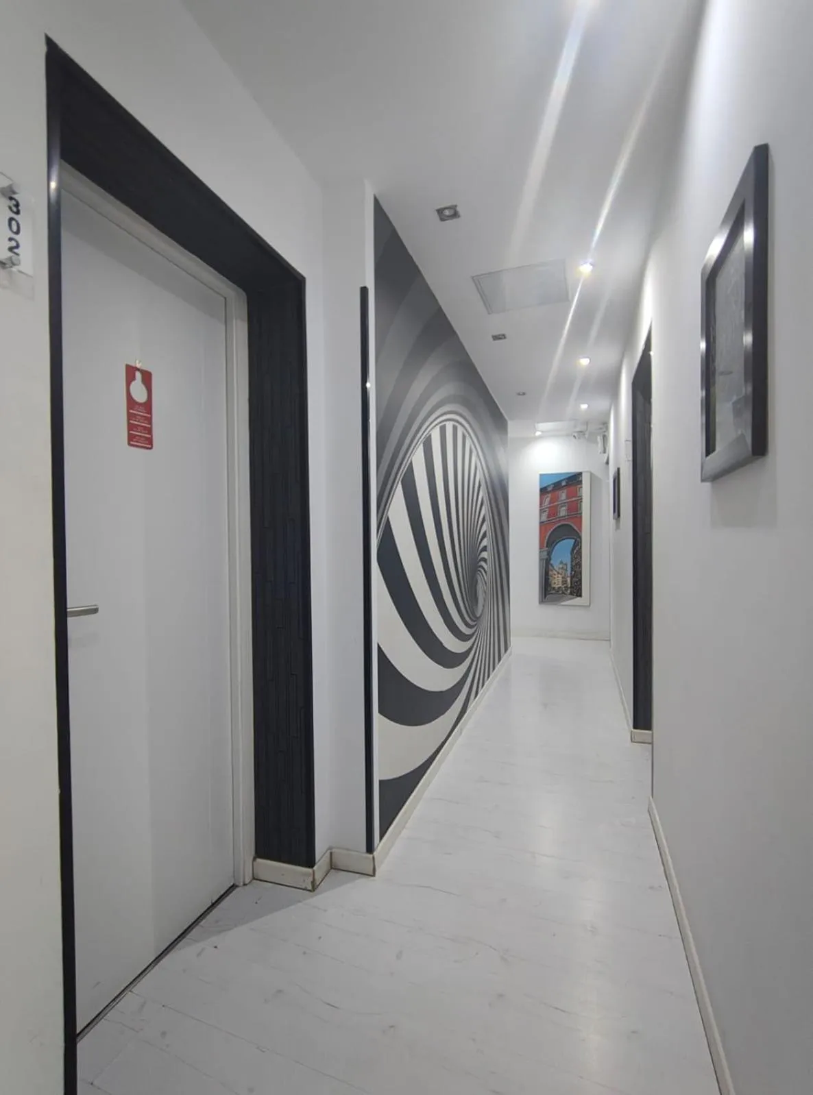 Property building in Hostal JQ Madrid 1