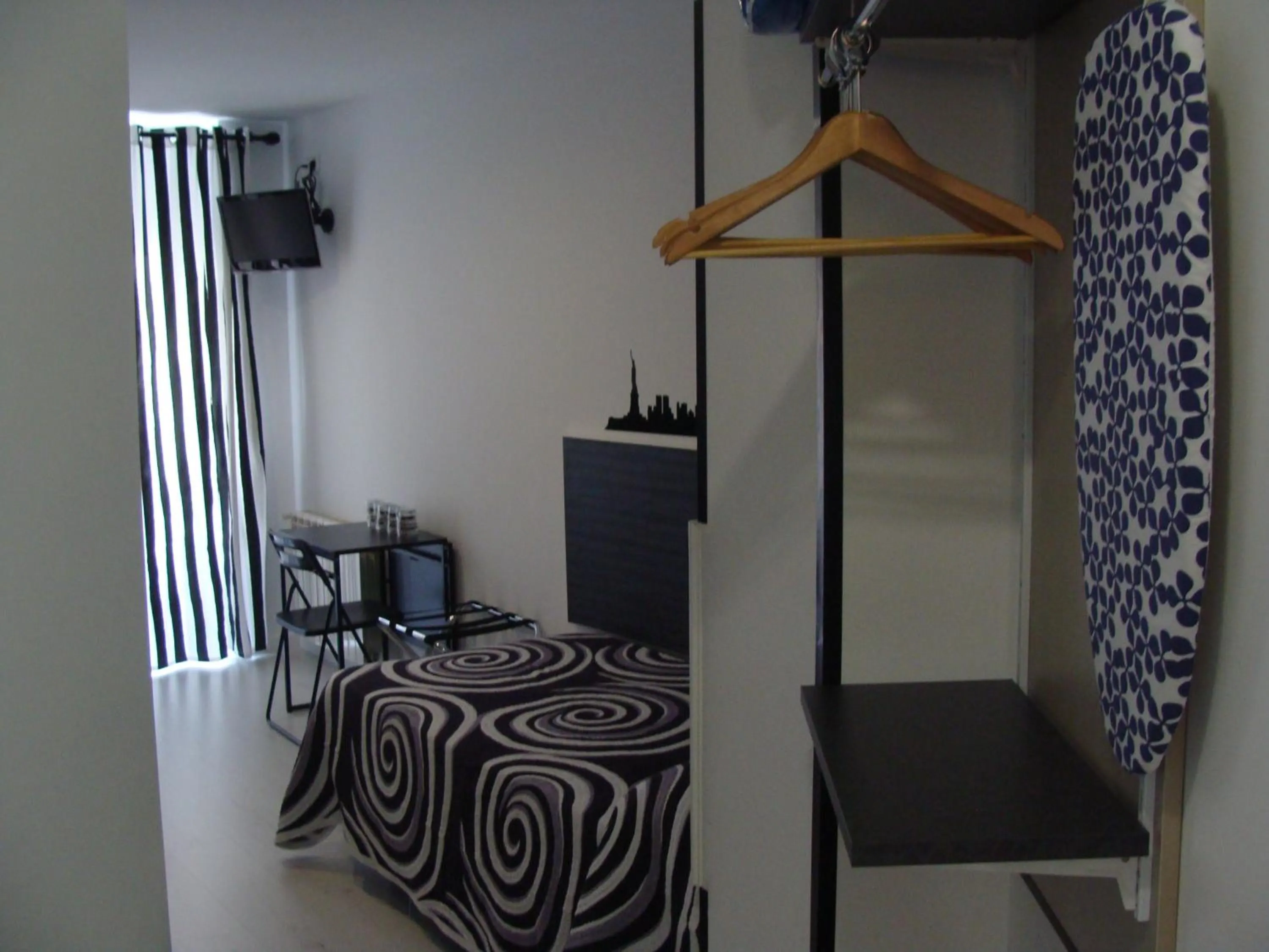 Photo of the whole room, Bed in Hostal JQ Madrid 1