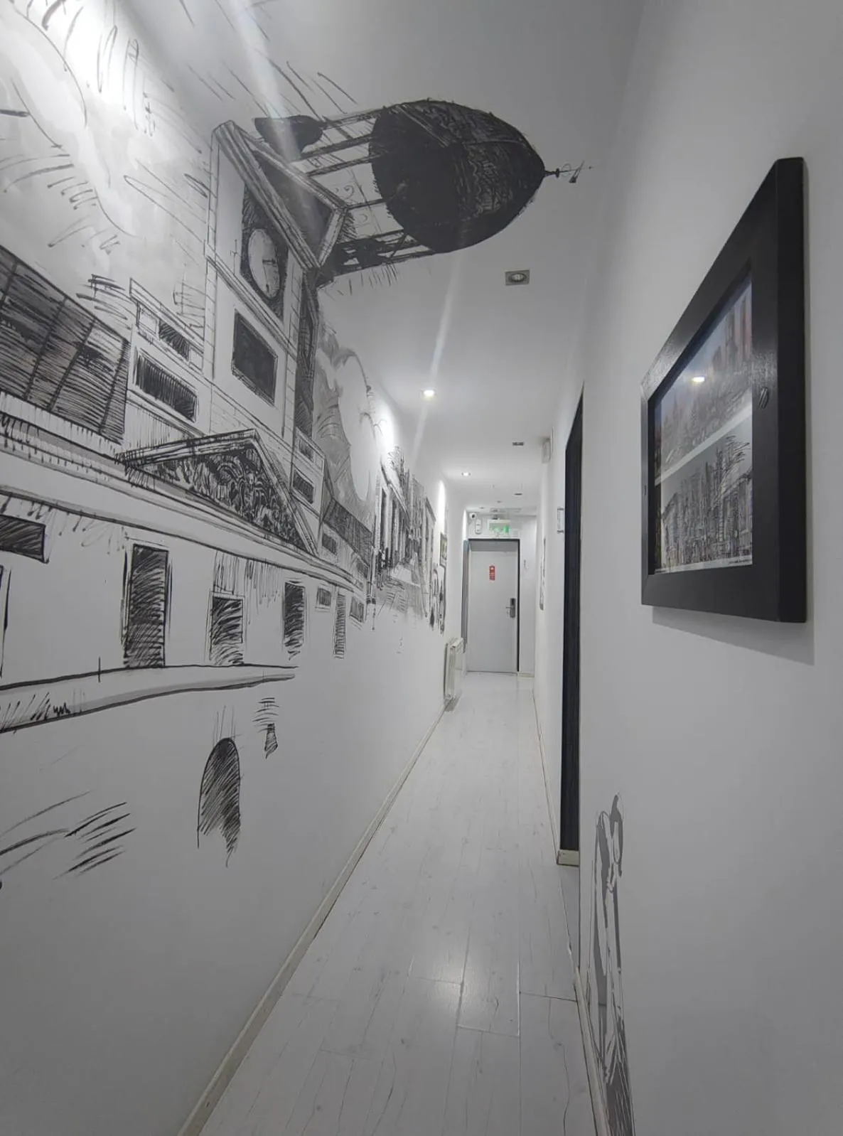 Property building in Hostal JQ Madrid 1