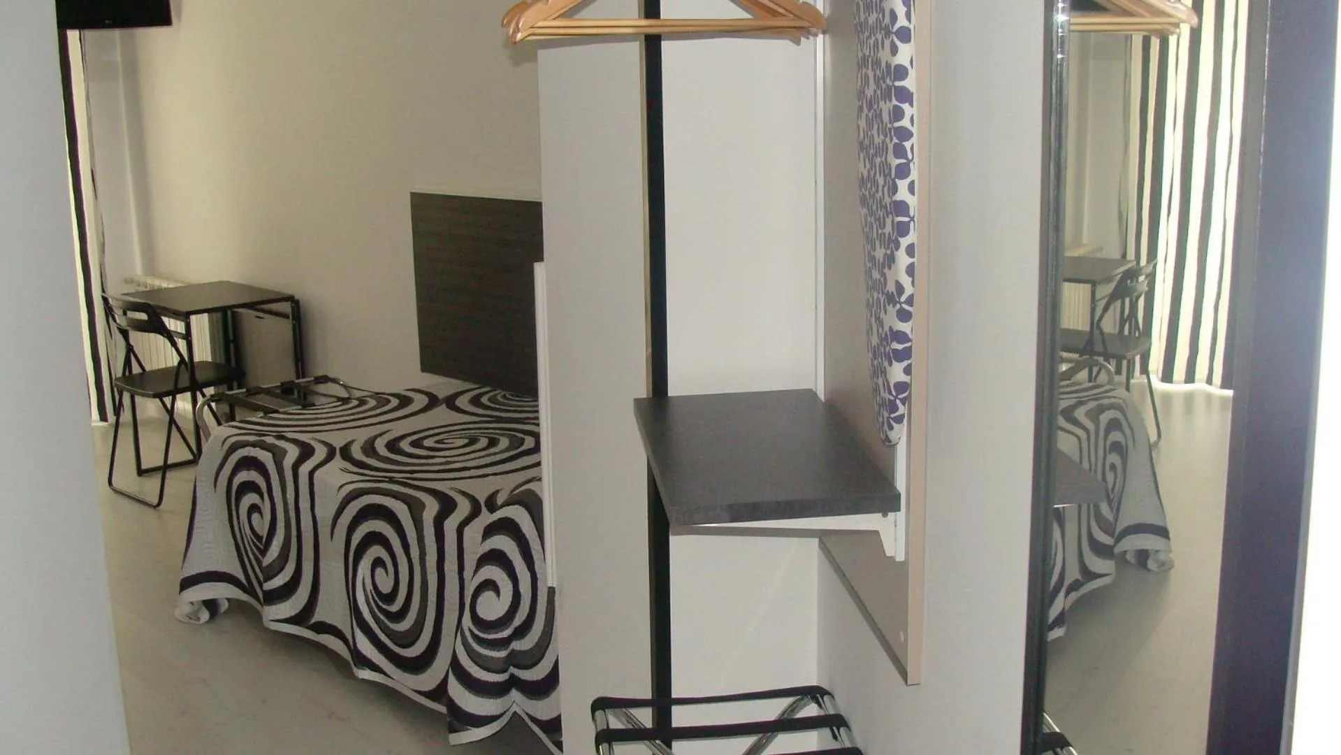 Photo of the whole room, Bed in Hostal JQ Madrid 1