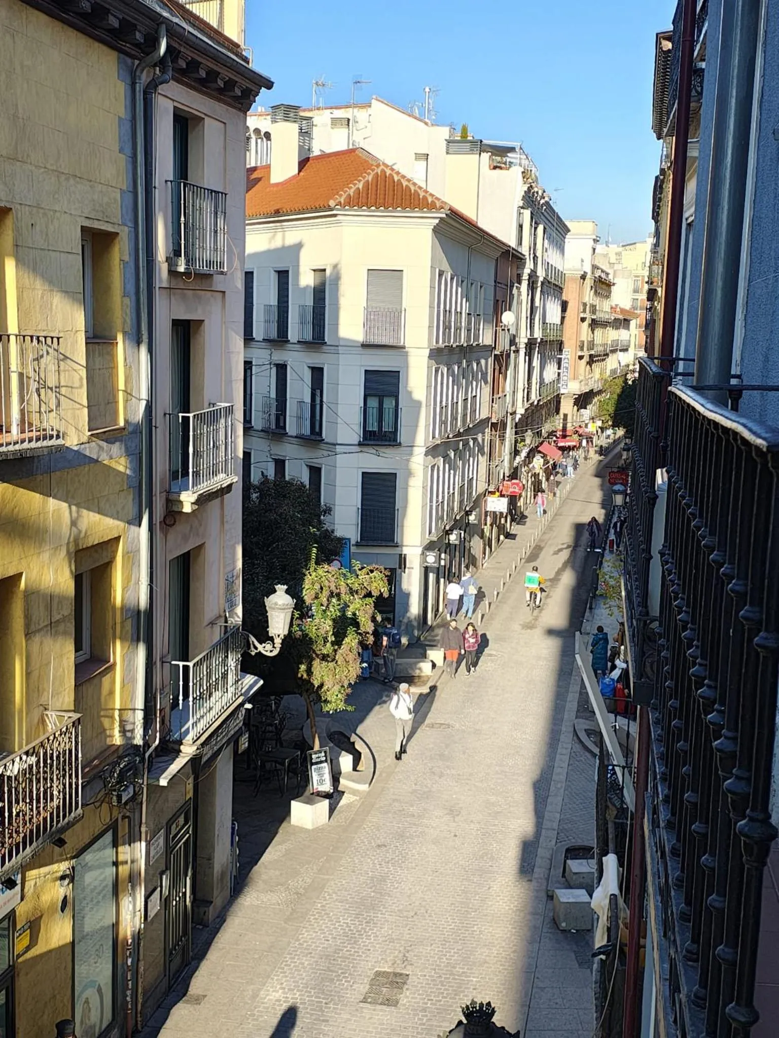 Property building in Hostal JQ Madrid 1