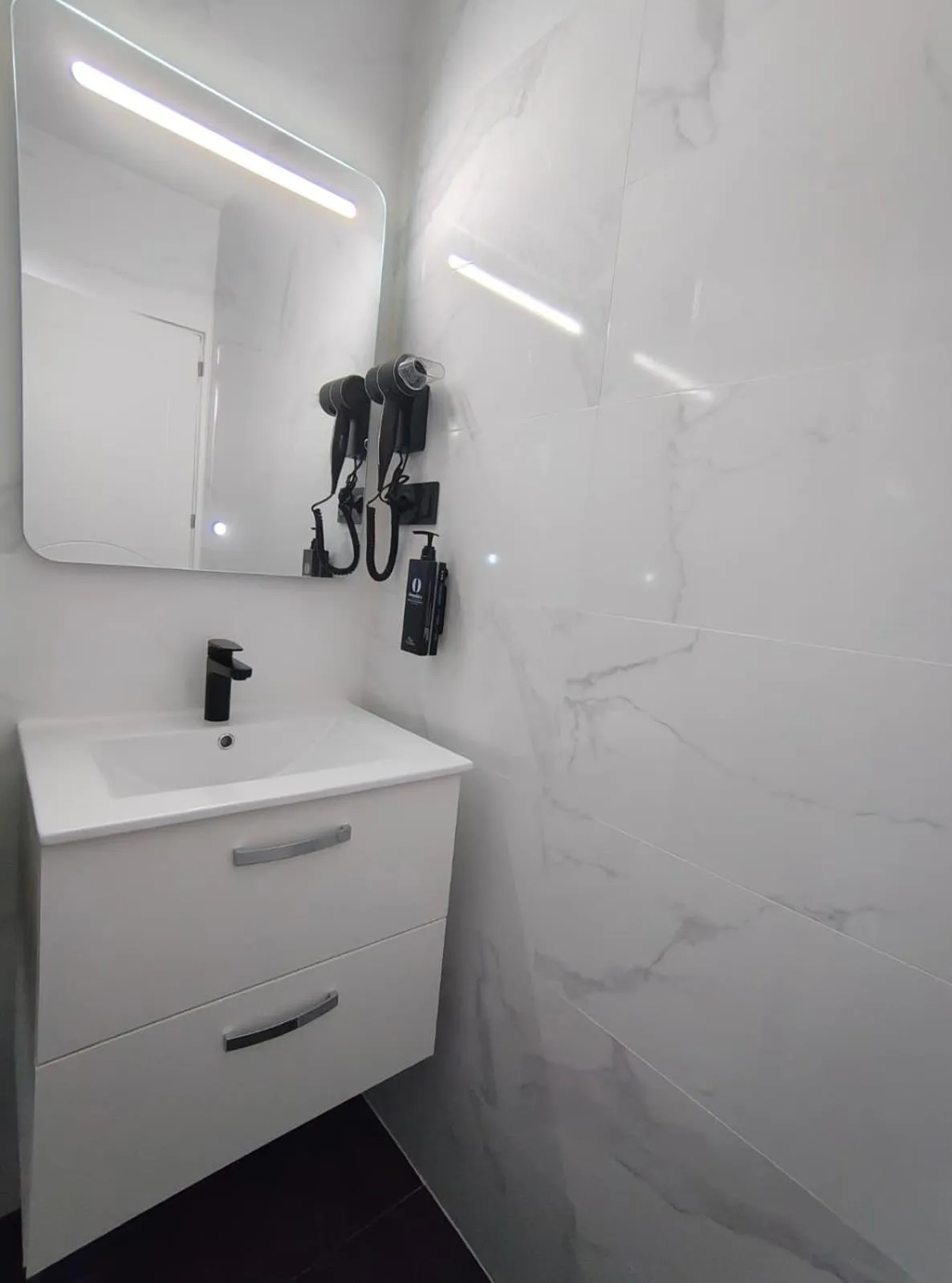 Bathroom in Hostal JQ Madrid 1