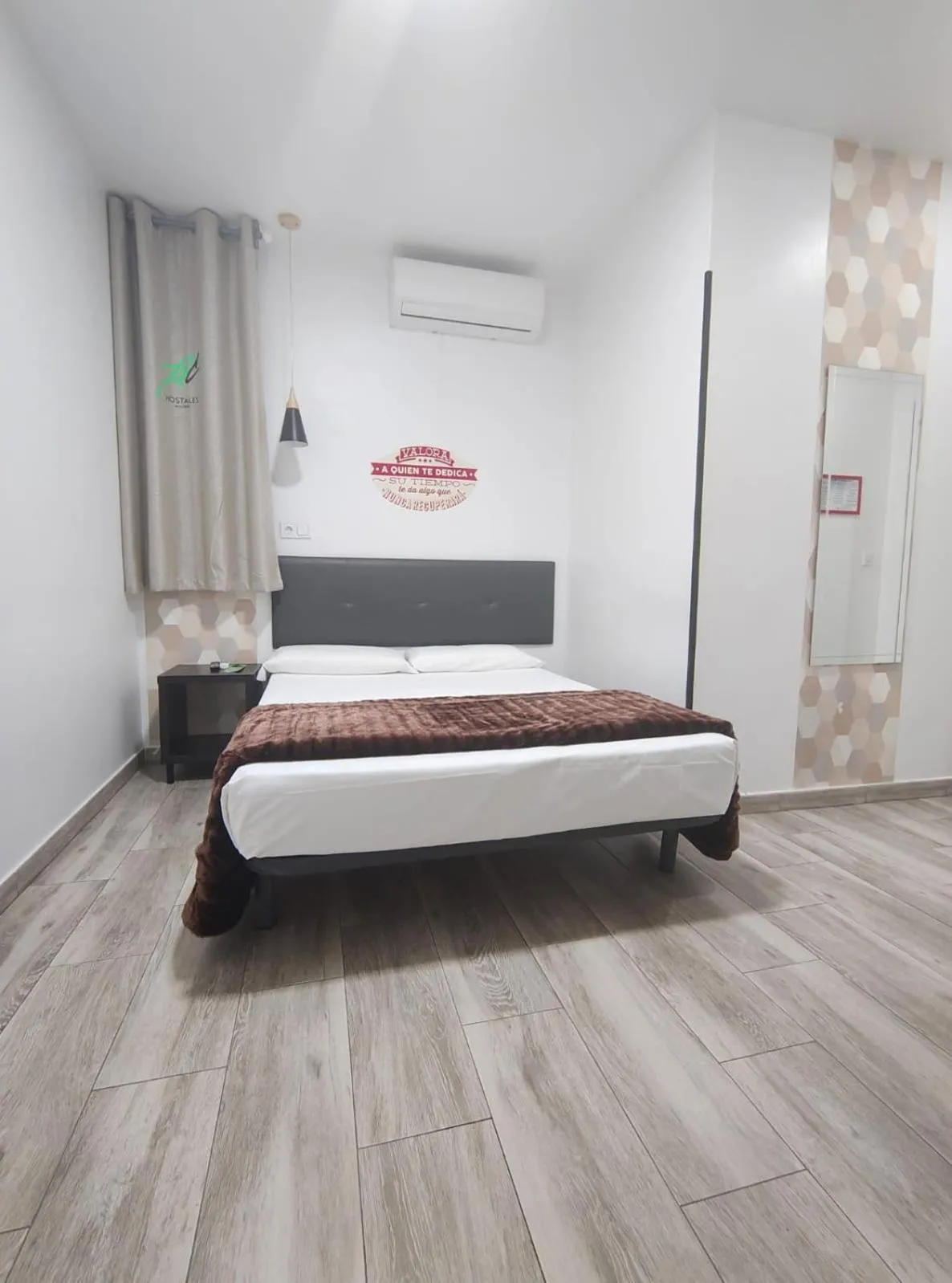 Bedroom, Bed in Hostal JQ Madrid 1